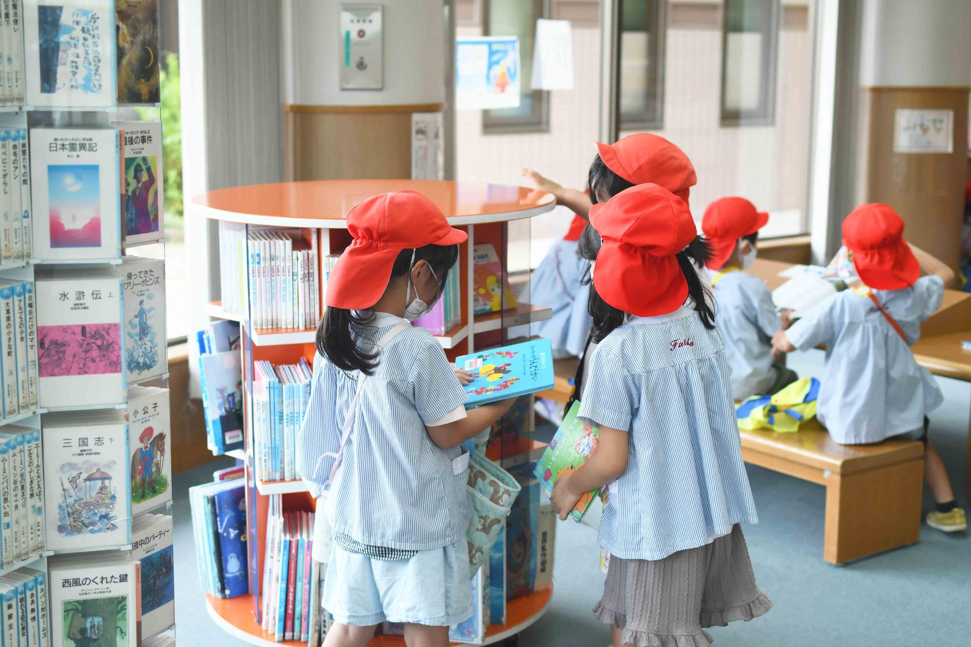 20220901双葉西保育園図書館訪問