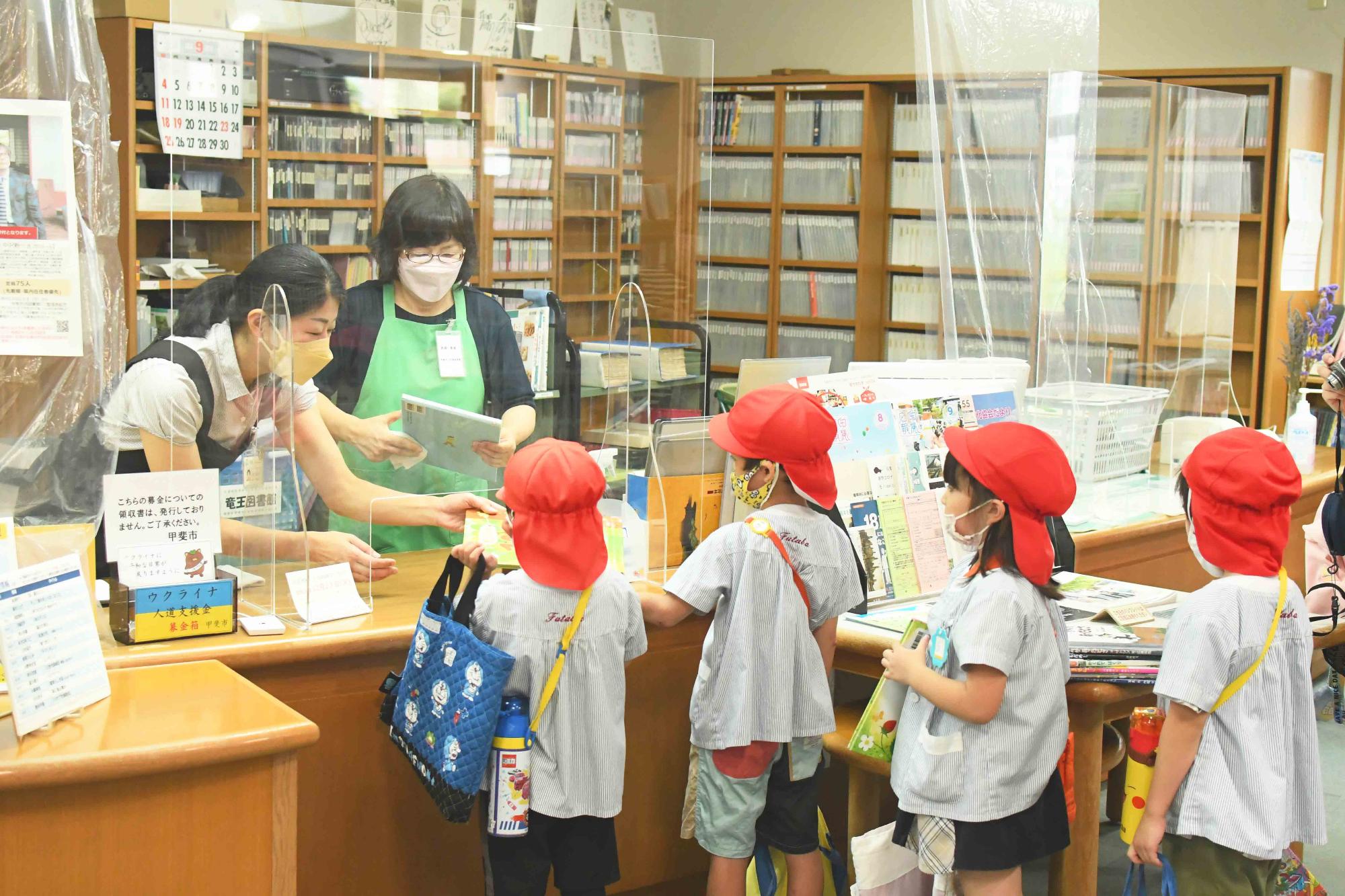 20220901双葉西保育園図書館訪問