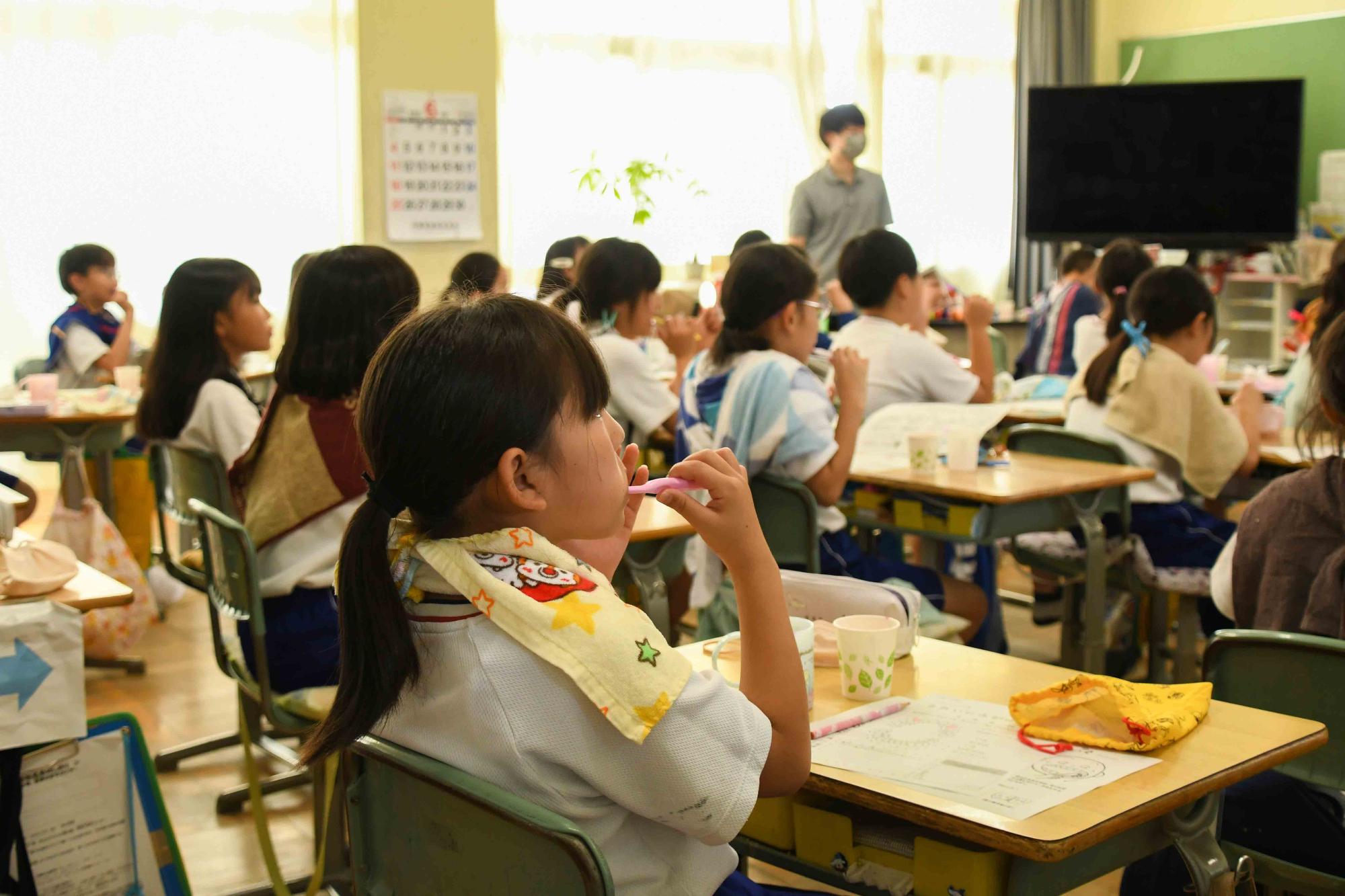 20230619敷島南小学校歯磨き指導