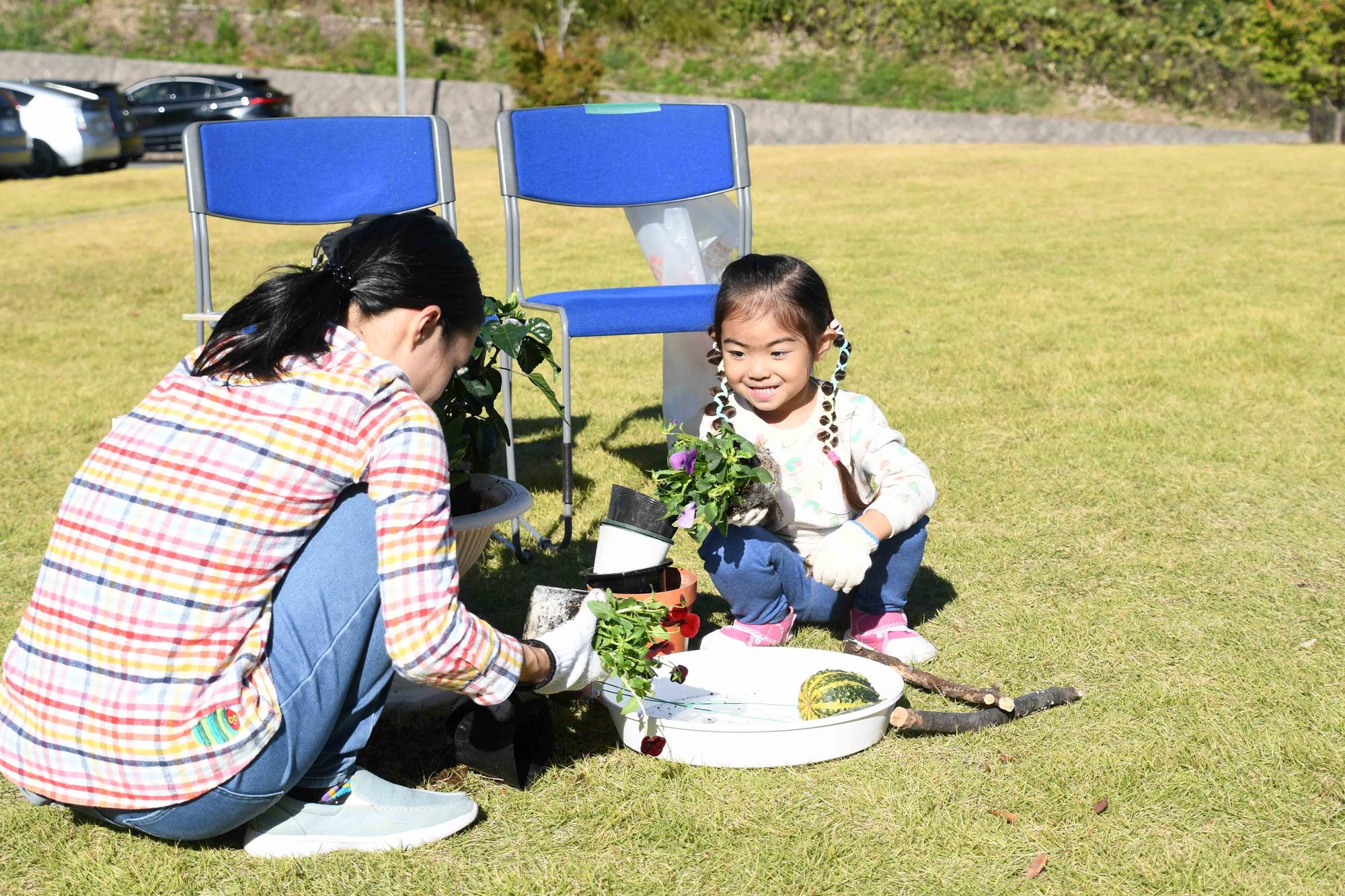 20231022親子ふれ愛寄せ植え教室