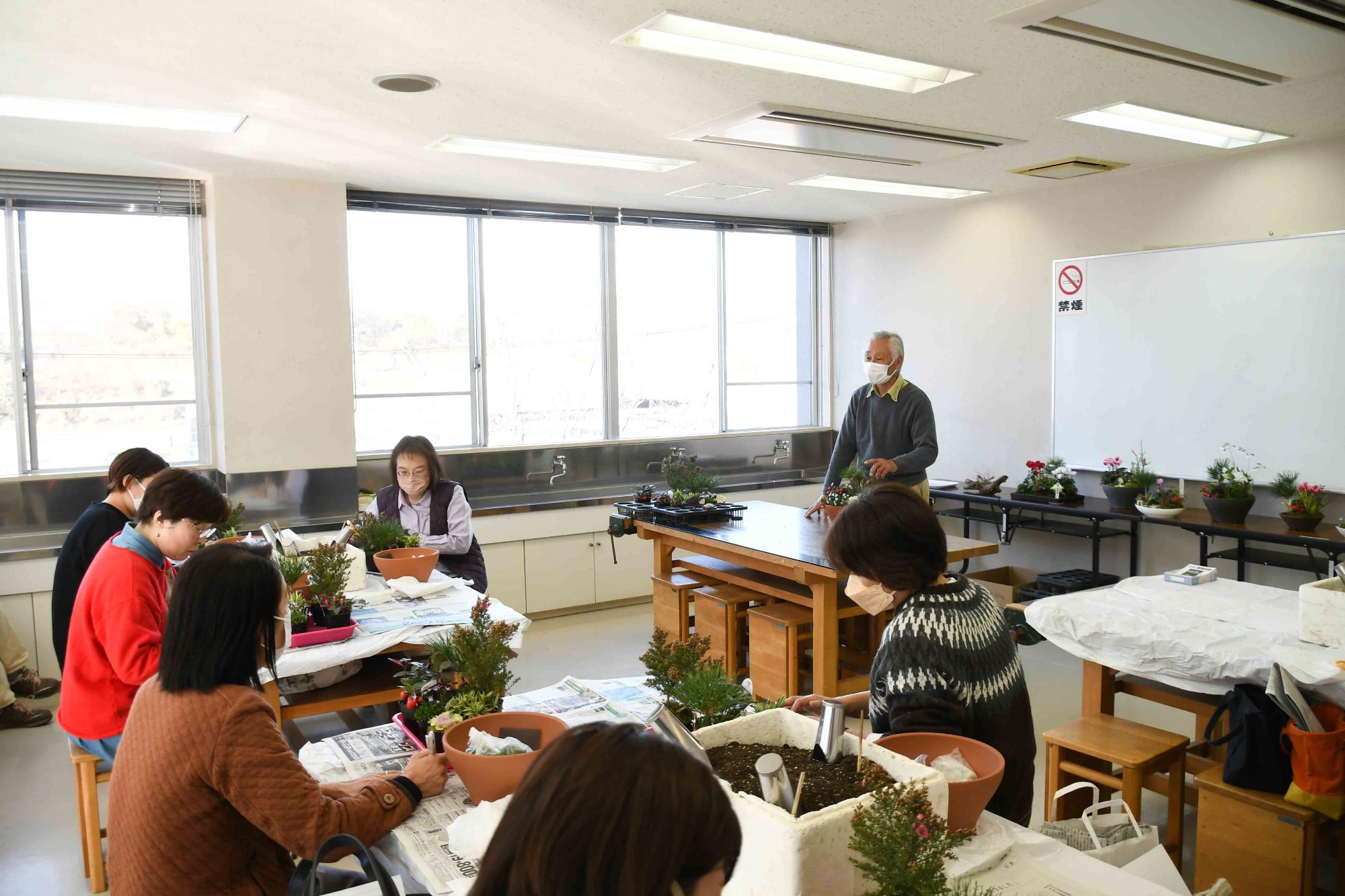 20231220正月向け寄せ植え教室