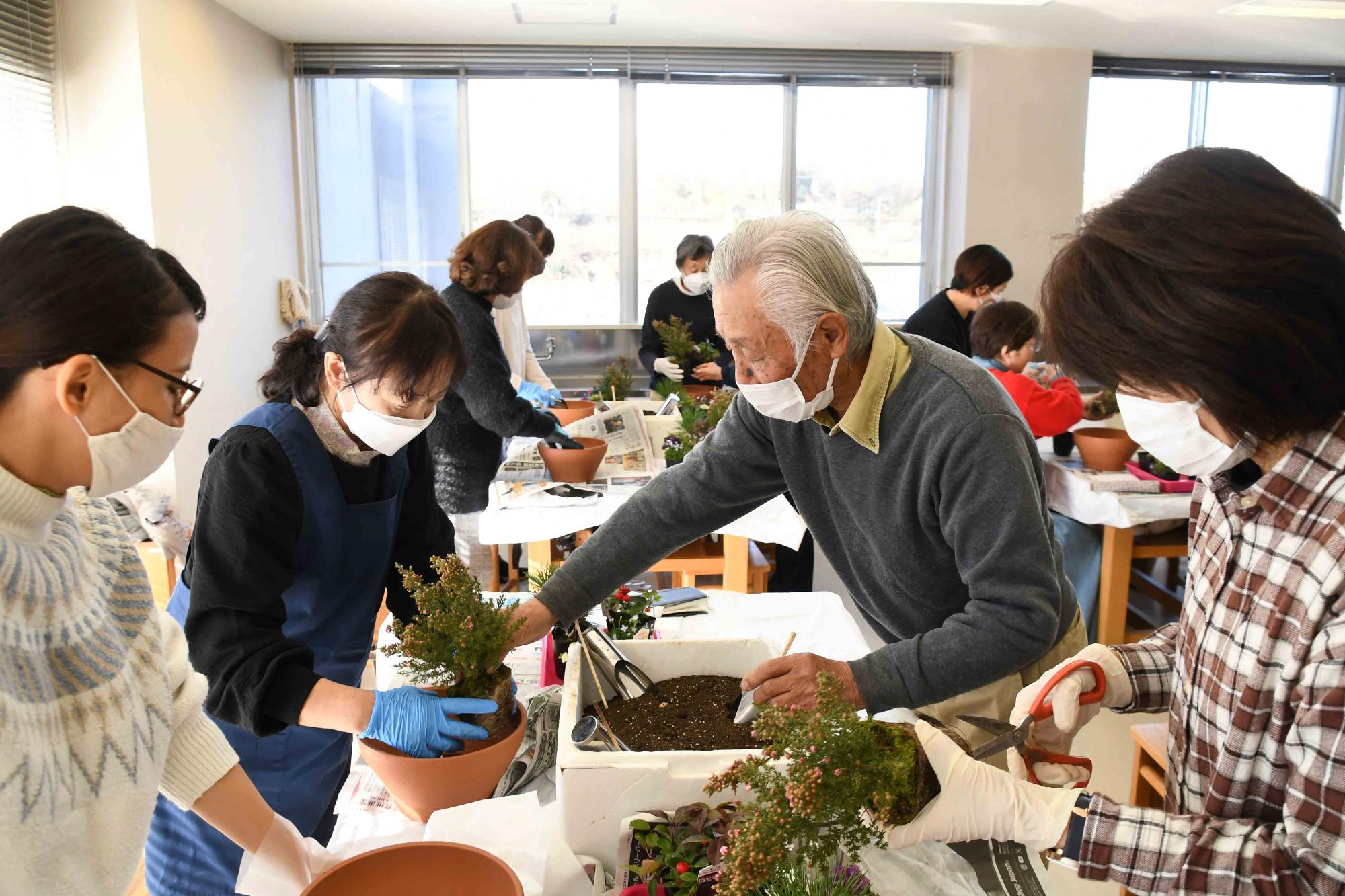 20231220正月向け寄せ植え教室