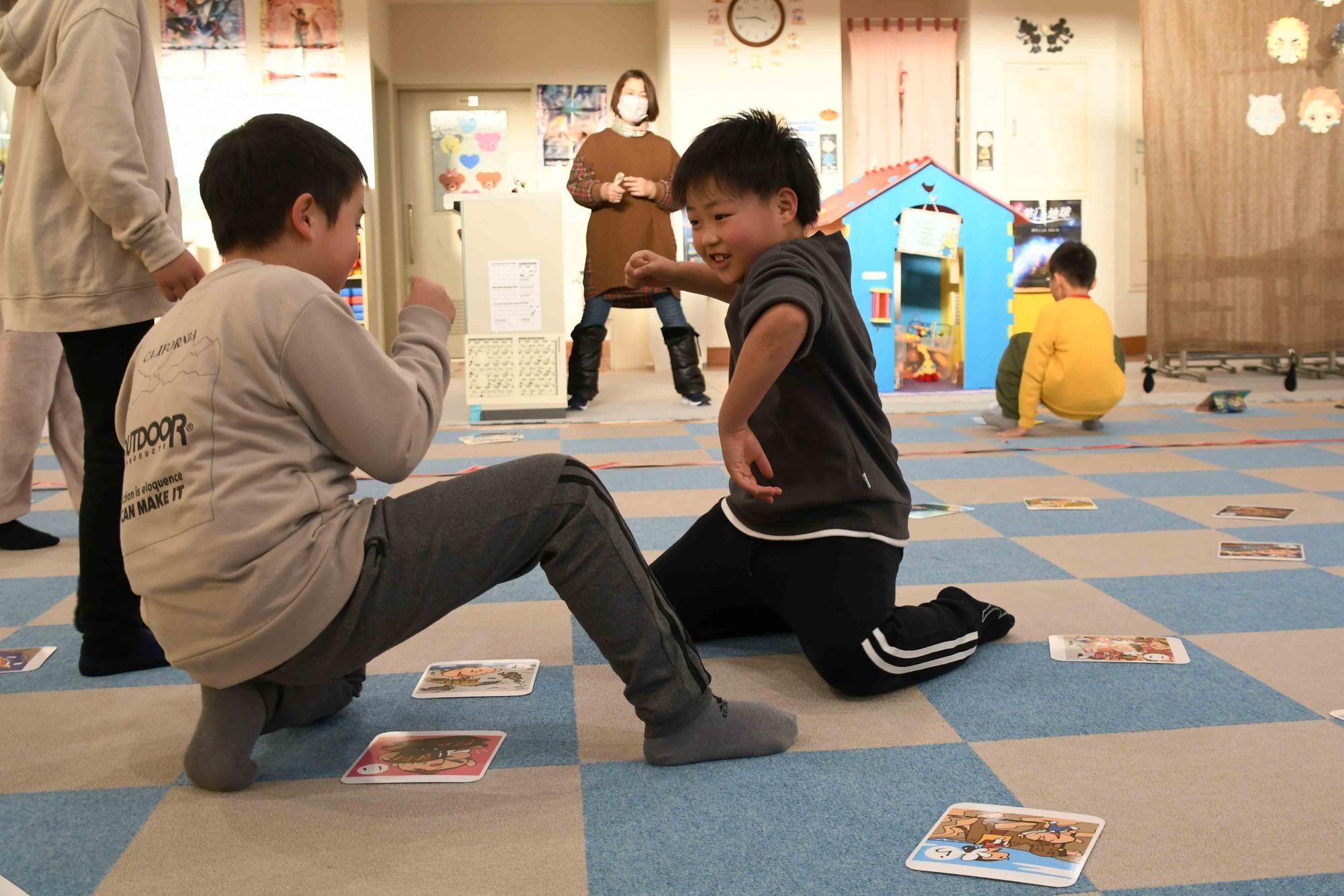 20230117敷島なかよし児童館大型かるた大会