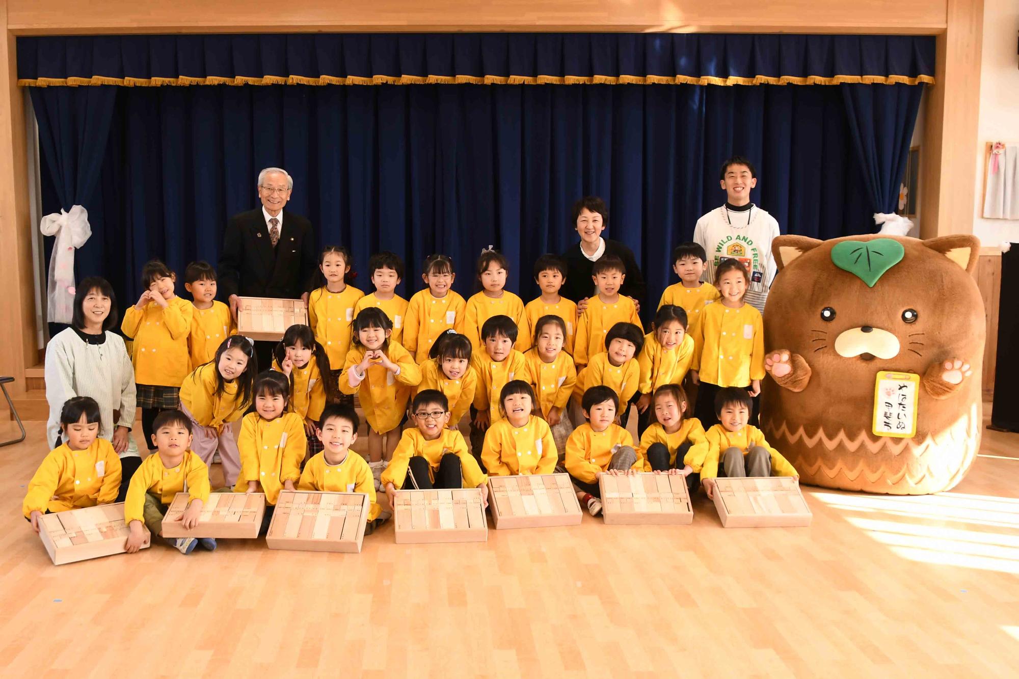 20240308竜王東保育園木製玩具贈呈式