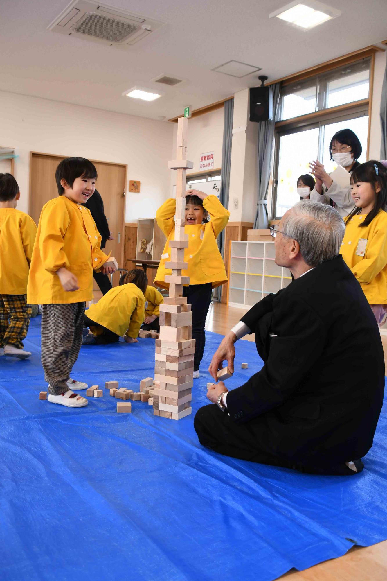 20240308竜王東保育園木製玩具贈呈式