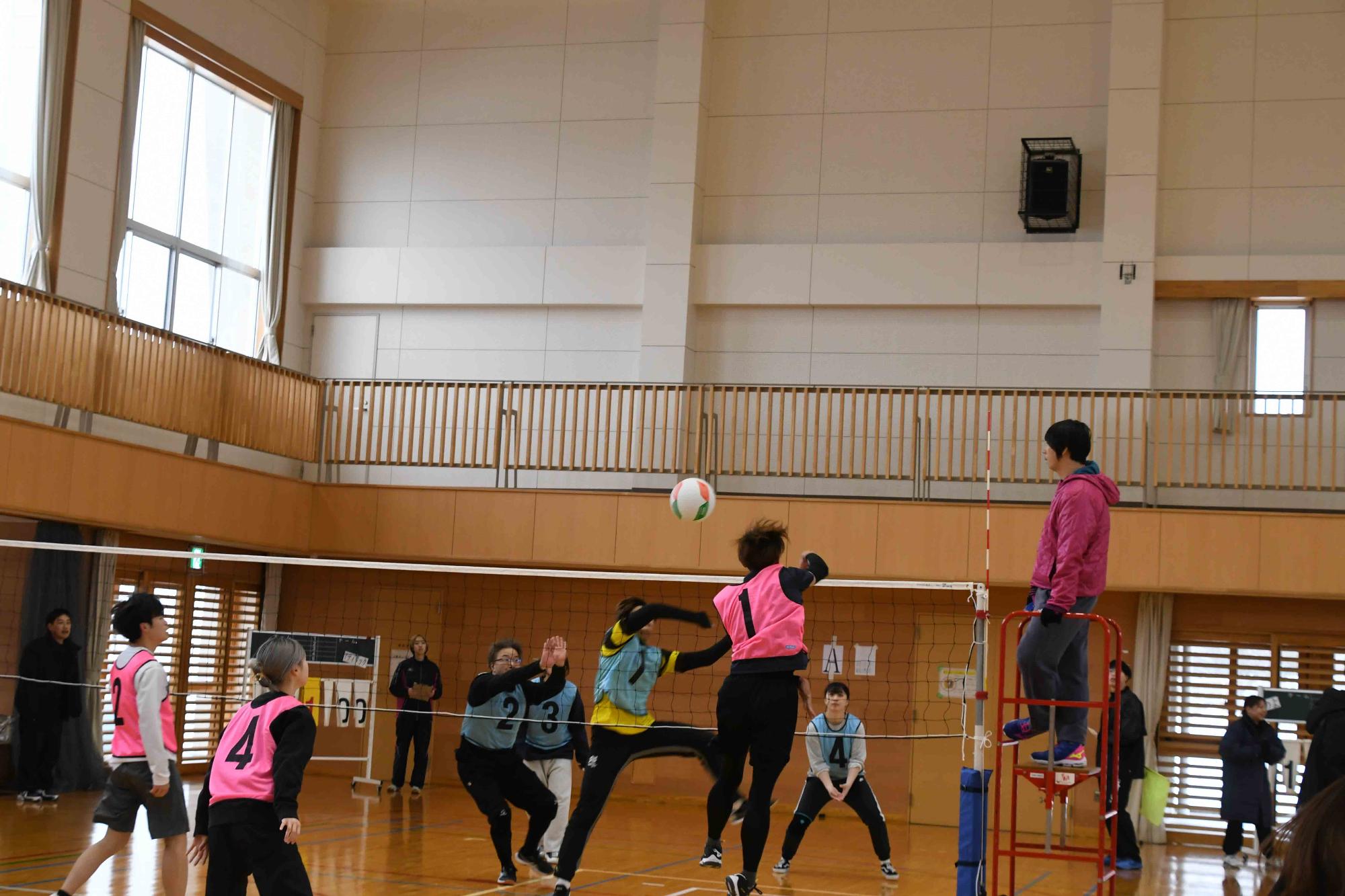 激しいアタック