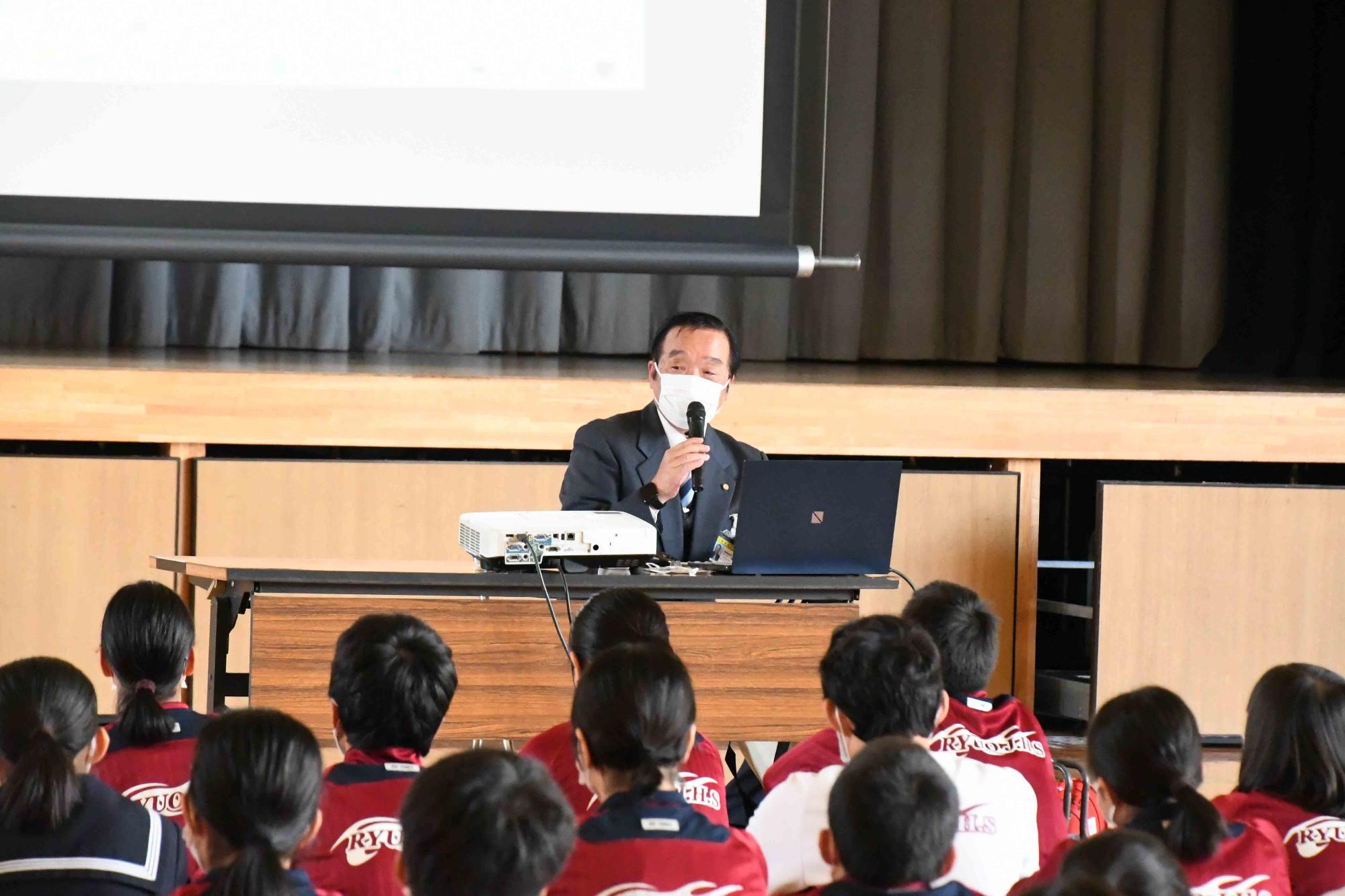 1102竜王中学校社会を明るくする運動講演会