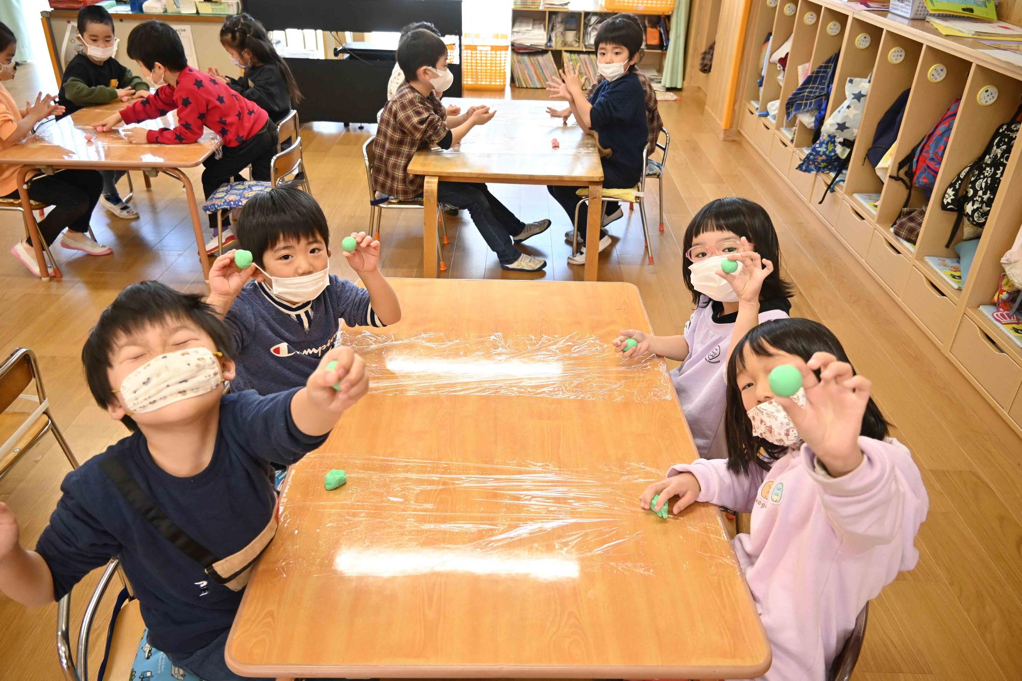 双葉西保育園まゆだま作り