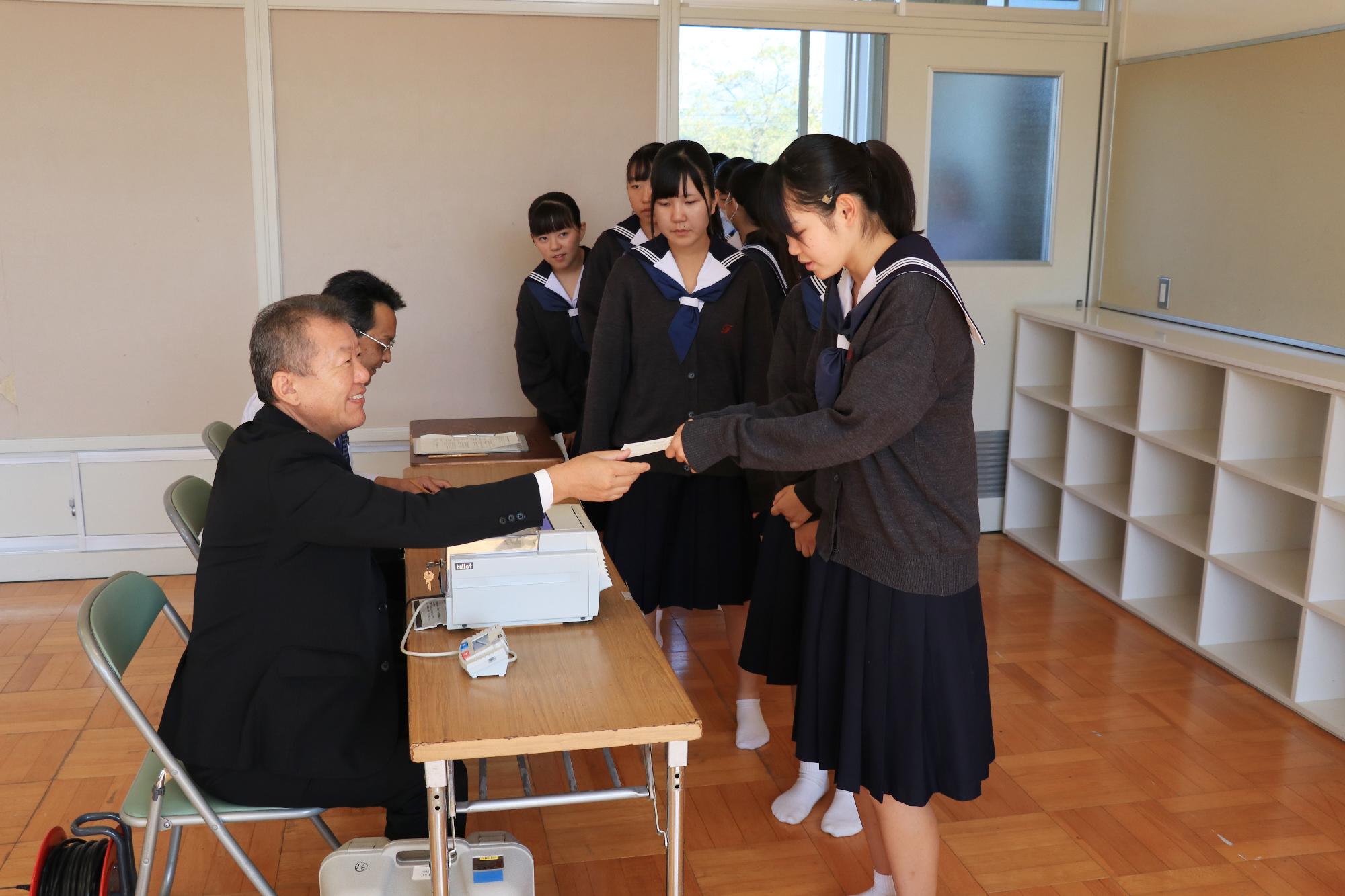 双葉中選挙出前授業