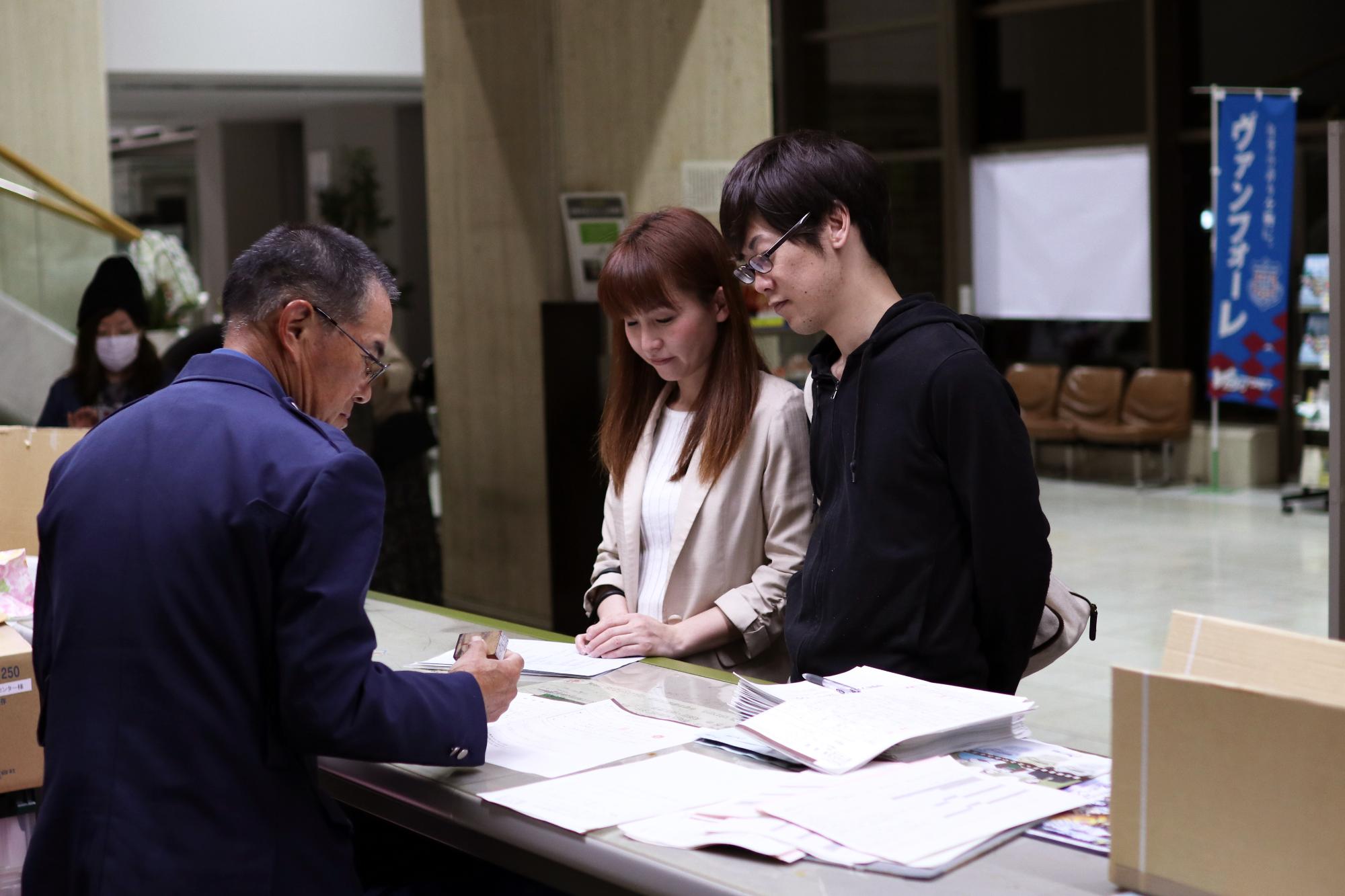 令和への切り替えとともに婚姻届提出