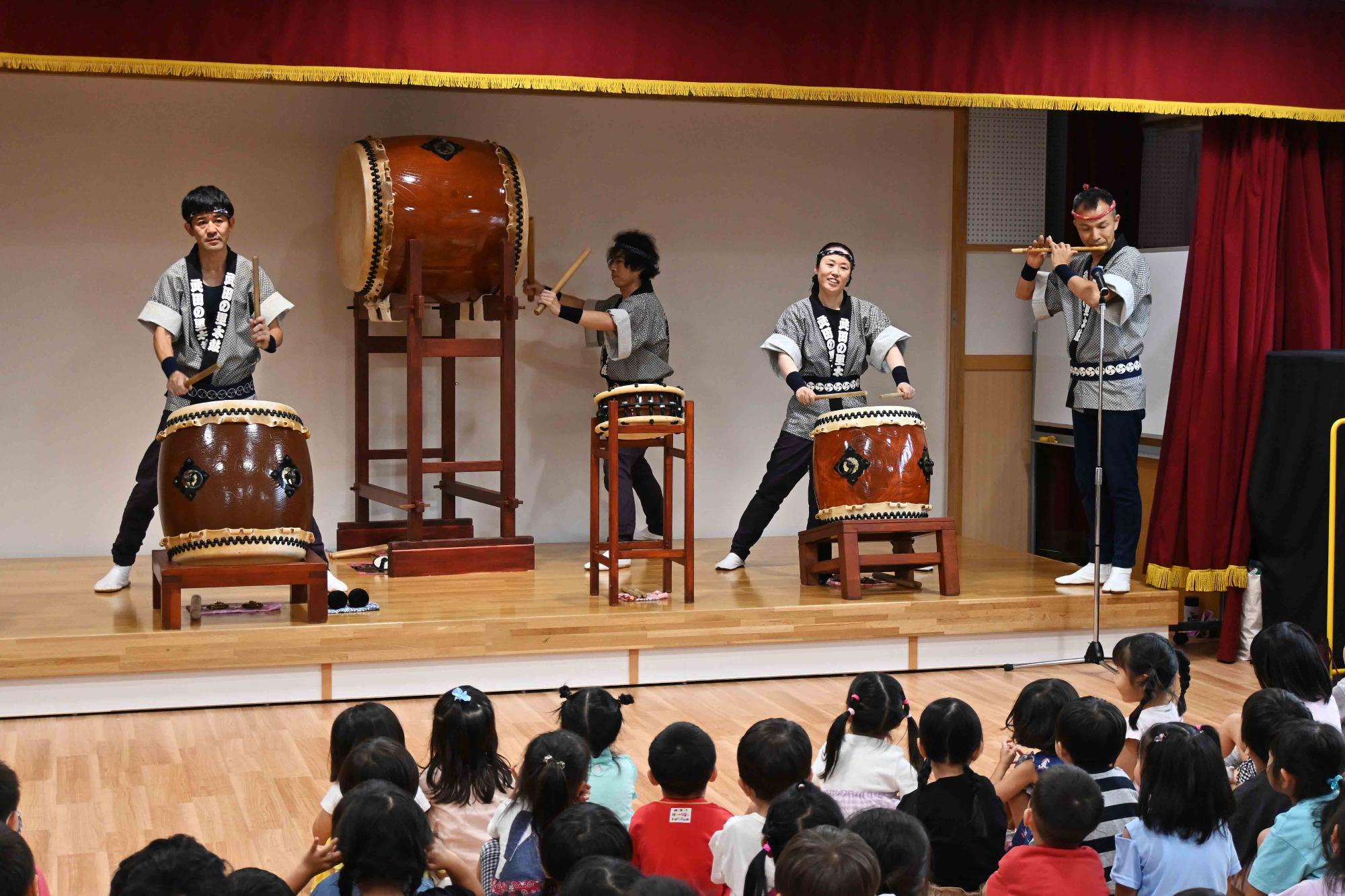双葉西保育園太鼓であそぼう4893