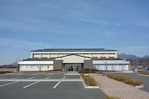 バイオマスを活用した熱供給している温泉施設外観写真