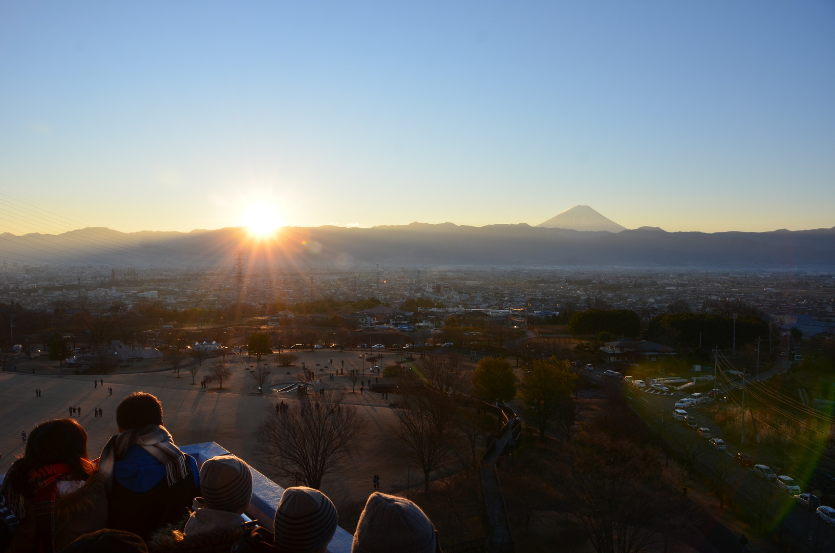ドラゴンパークから望む初日の出の写真