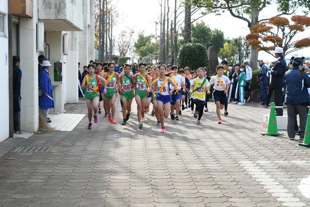 甲斐市駅伝大会 走っている選挙の写真1