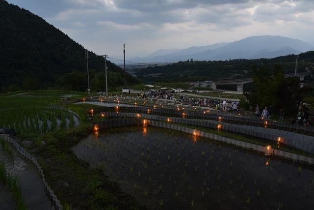 棚田ろうそく祭りの様子の写真3