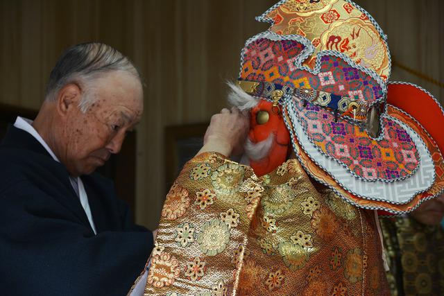 神楽の準備をしている写真