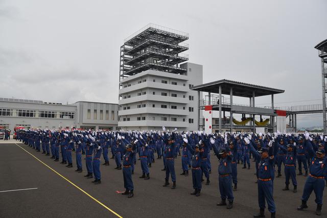 (写真)訓練披露前に甲州弁ラジオ体操を行う団員