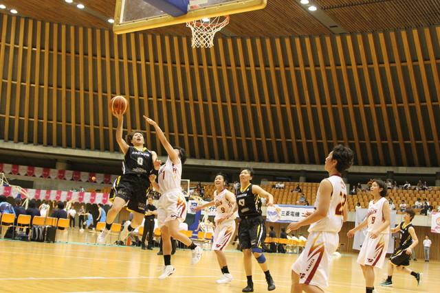 内堀紫菜選手のシュートの写真