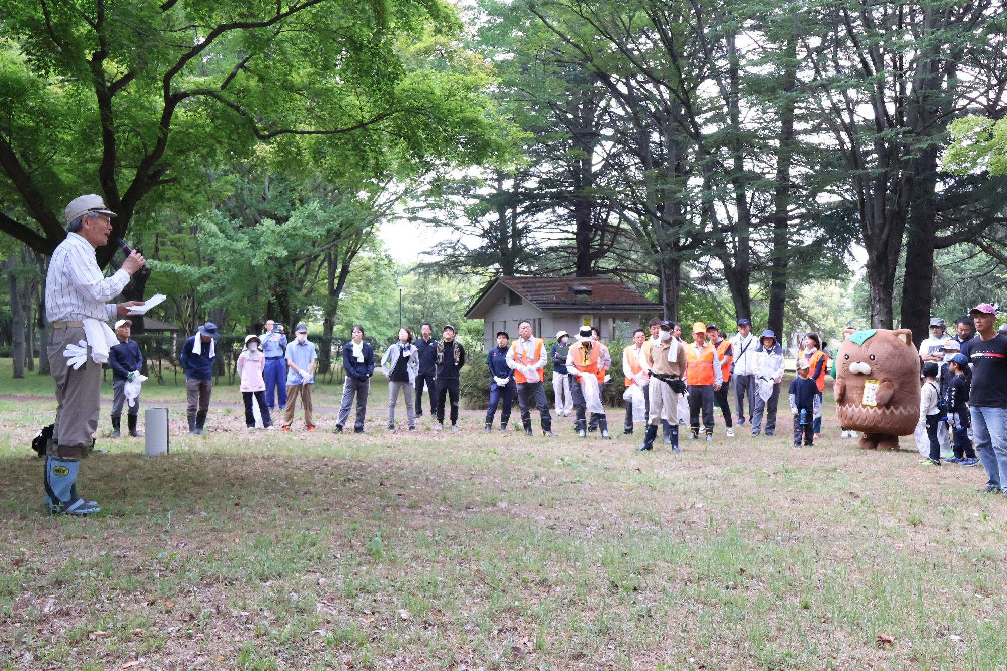 富士川流域一斉河川清掃・外来植物オオキンケイギク駆除作業