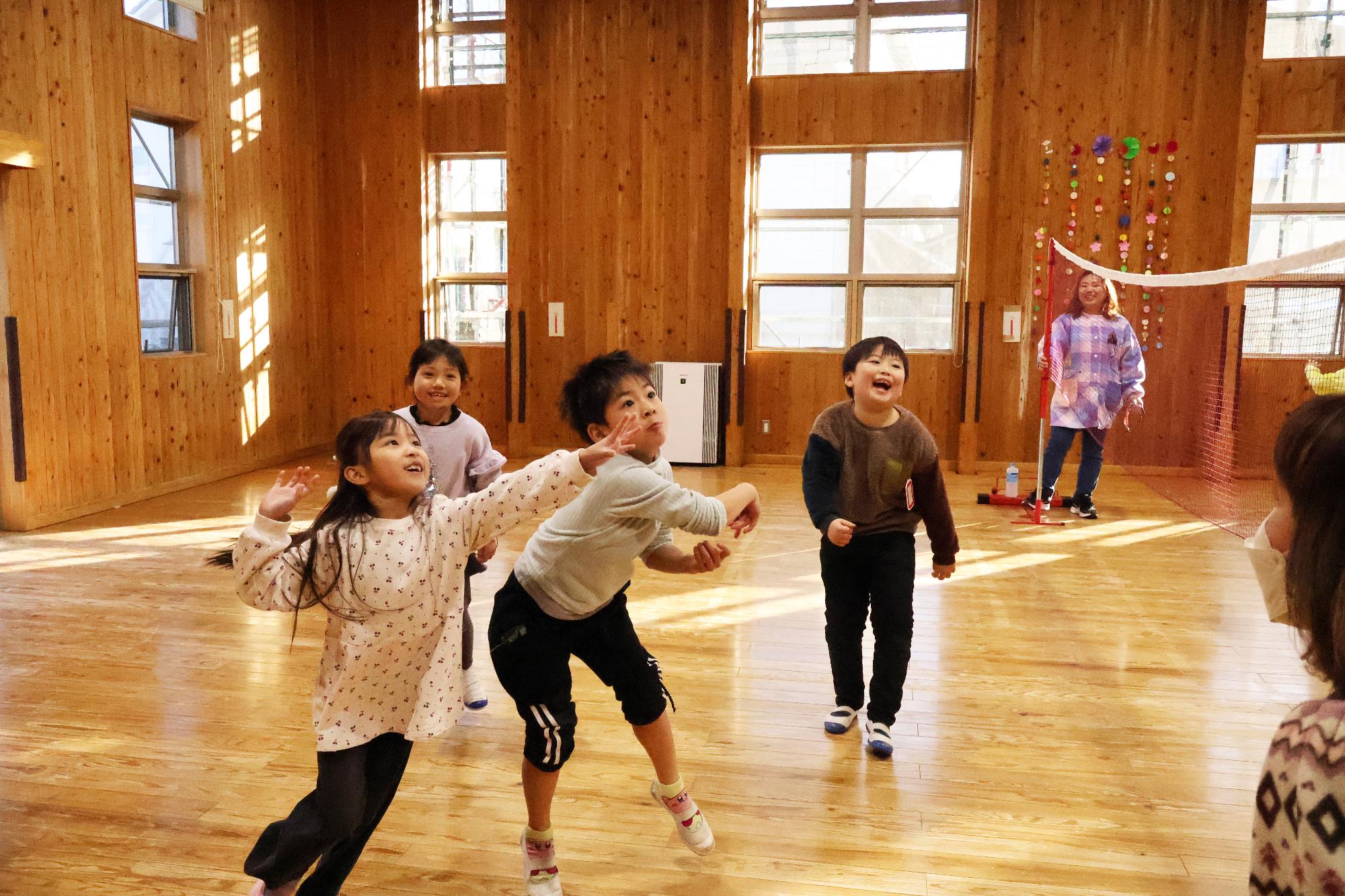 竜王ふれあい館 風船バレー