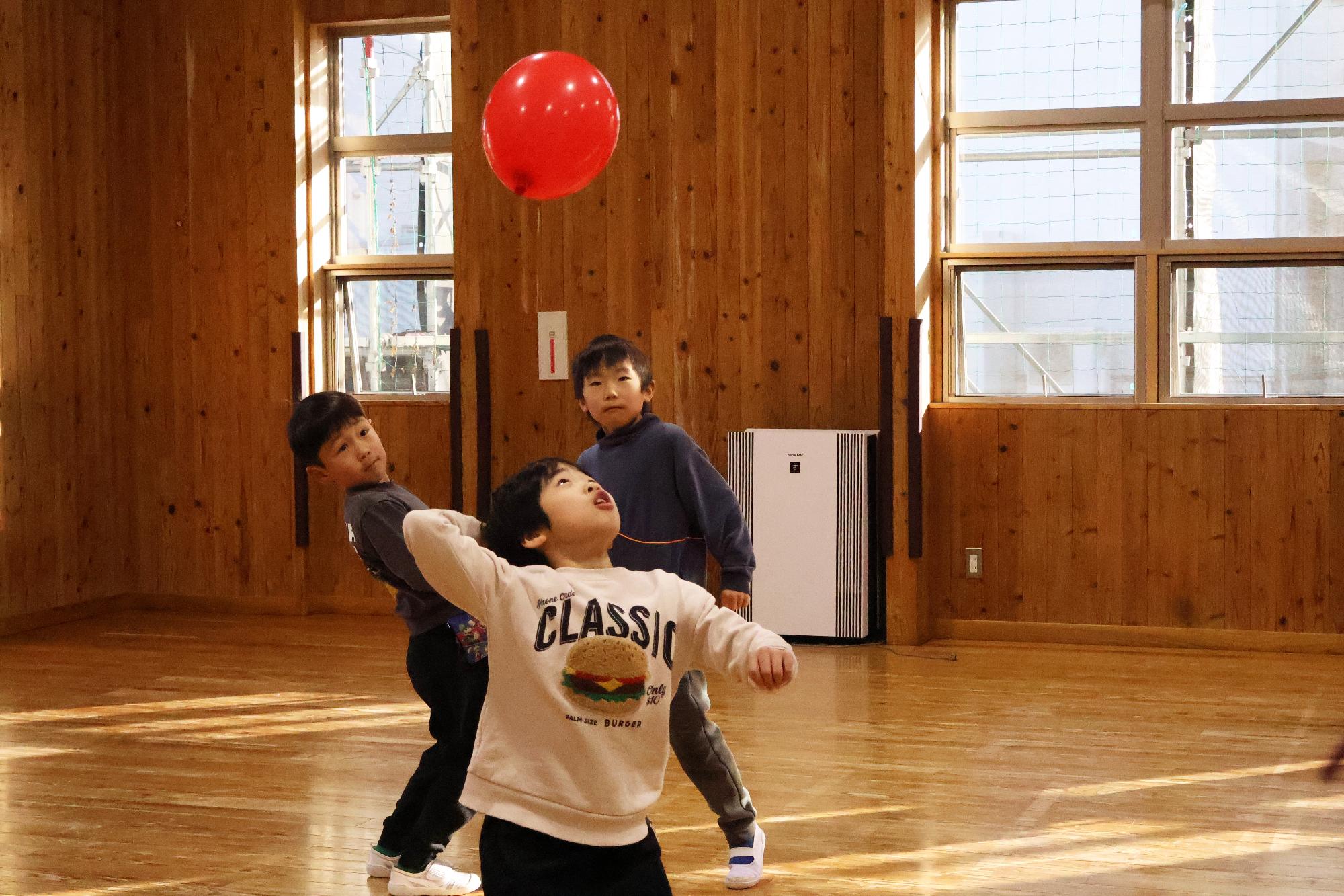 竜王ふれあい館 風船バレー