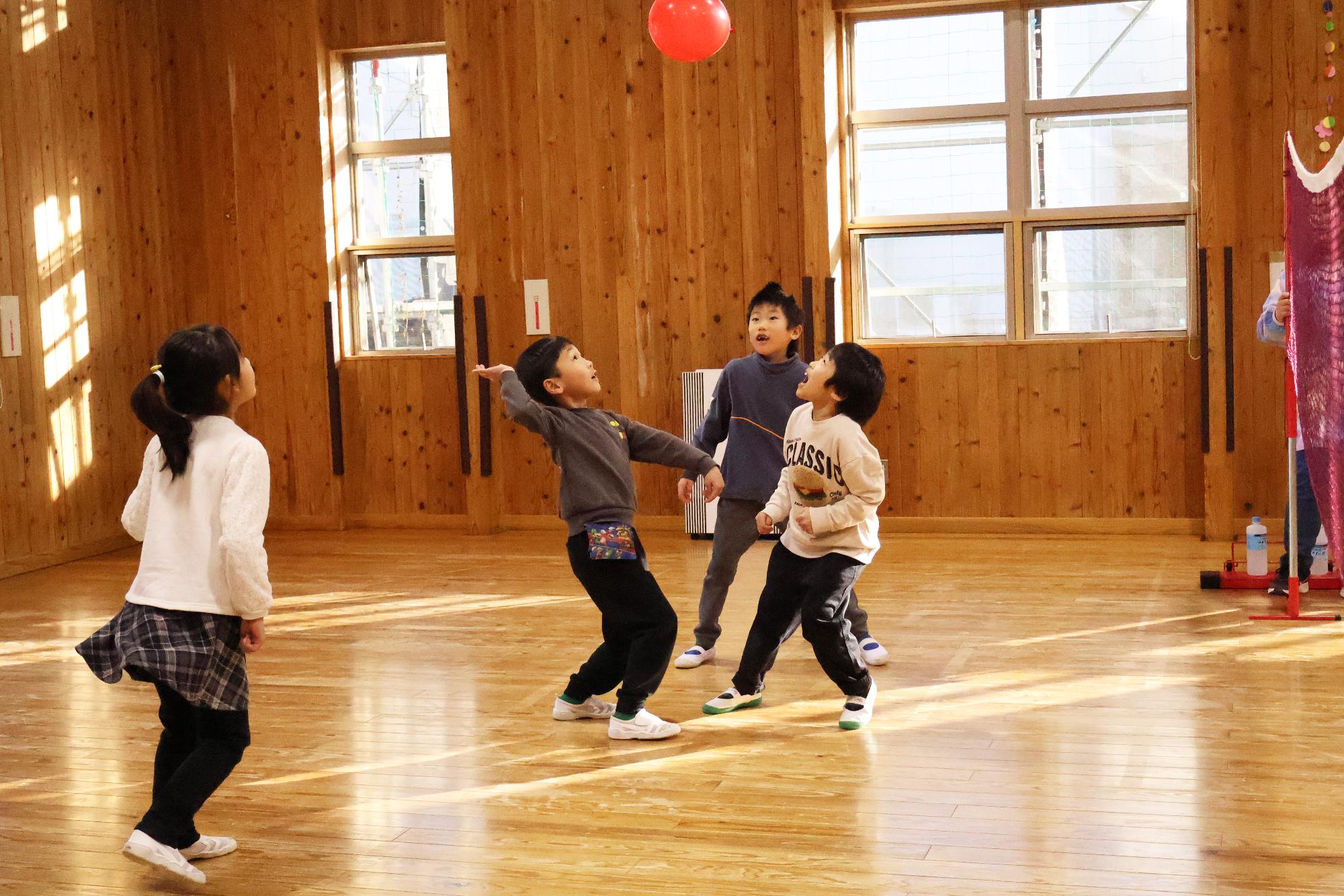 竜王ふれあい館 風船バレー