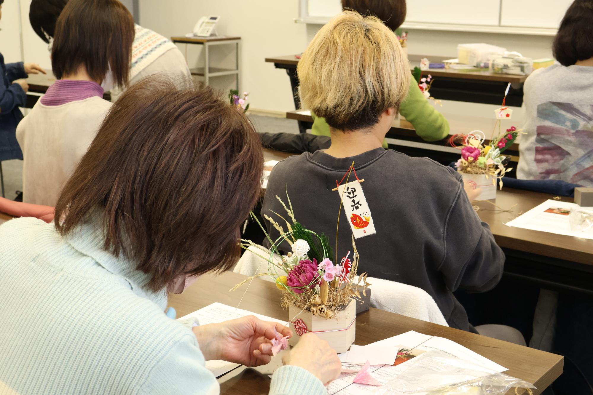 【公民館ふれあい講座「プリザーブドフラワーのお正月アレンジメント」