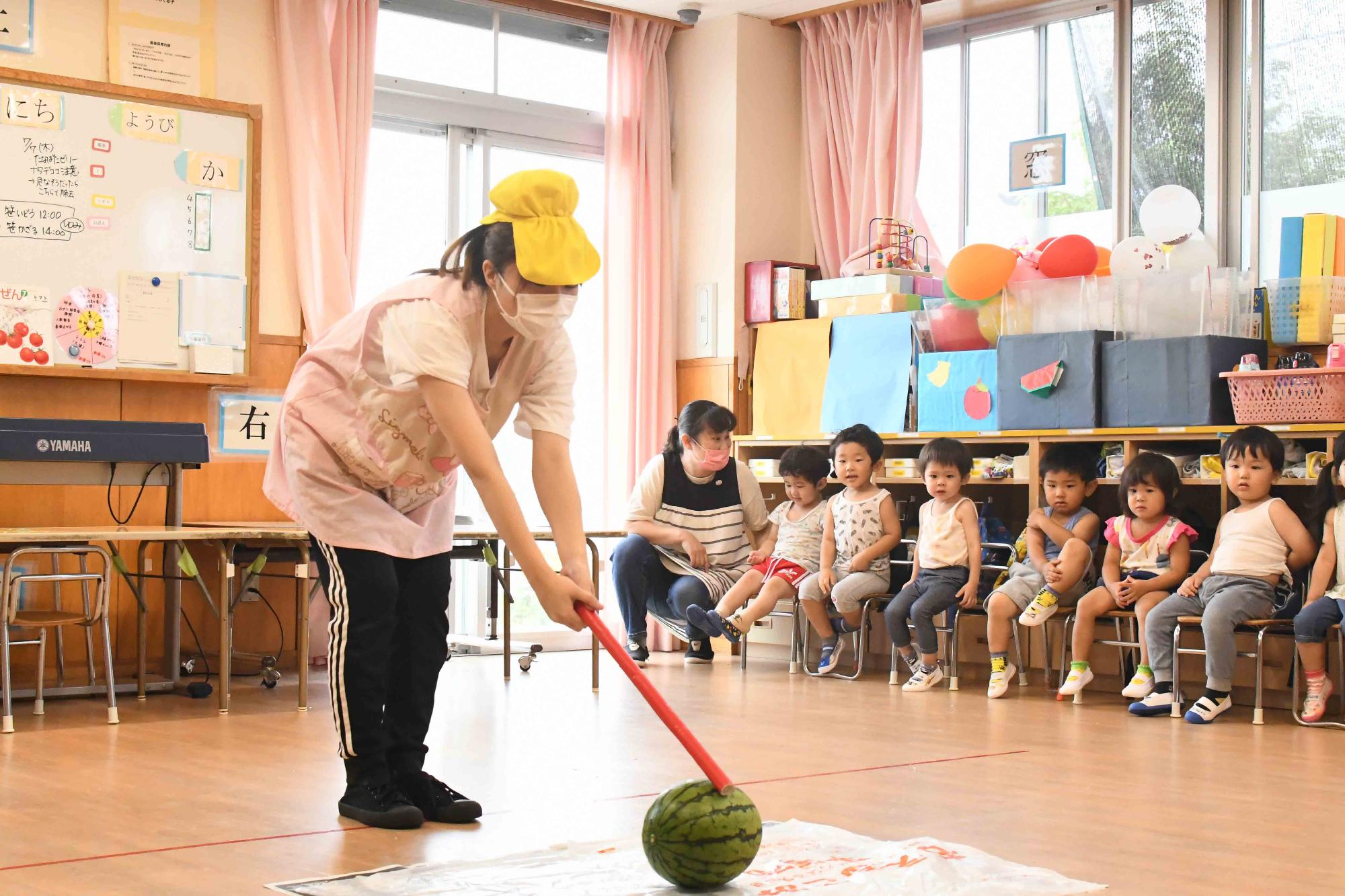 20220704敷島保育園すいか割り