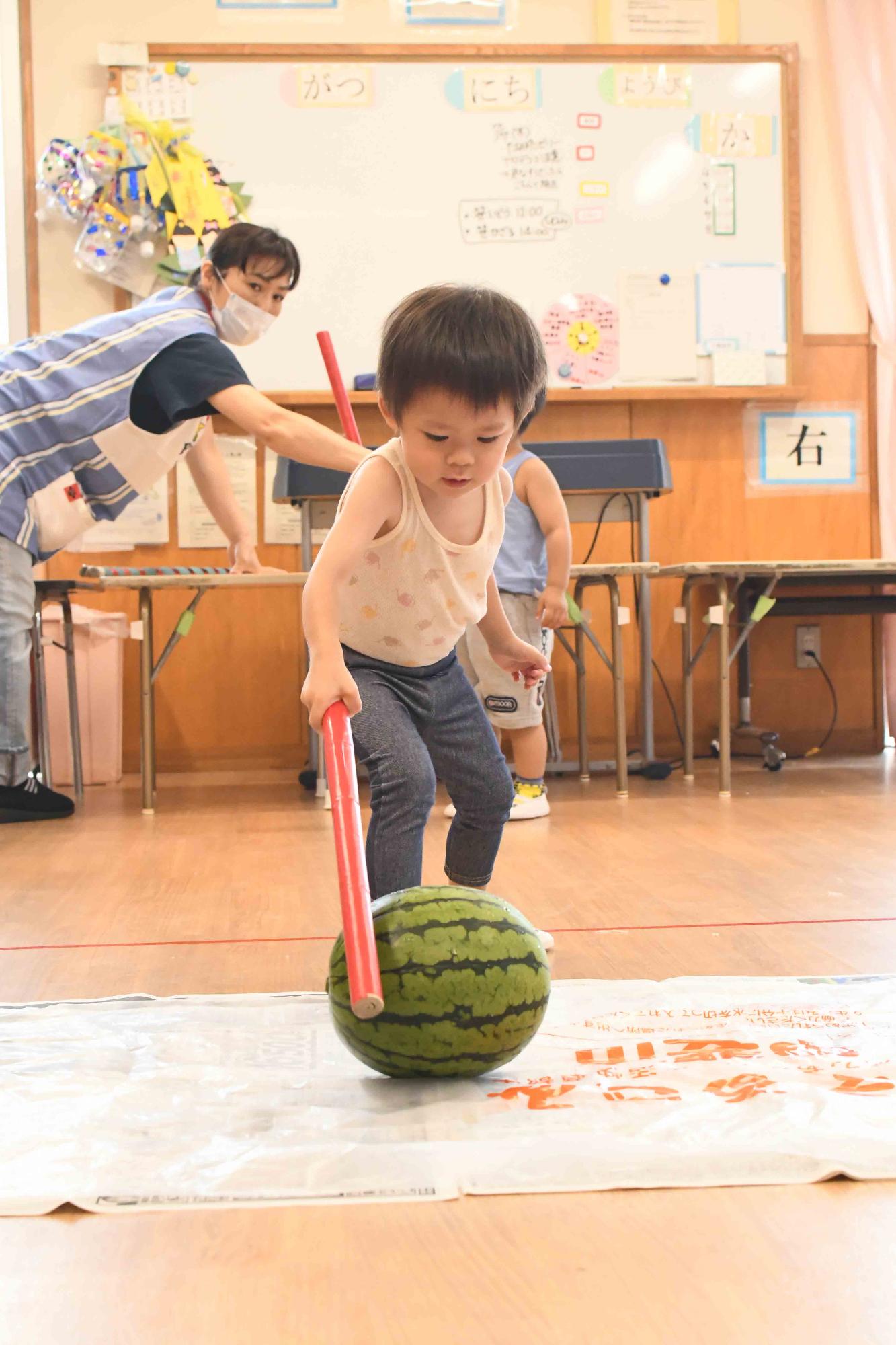 20220704敷島保育園すいか割り