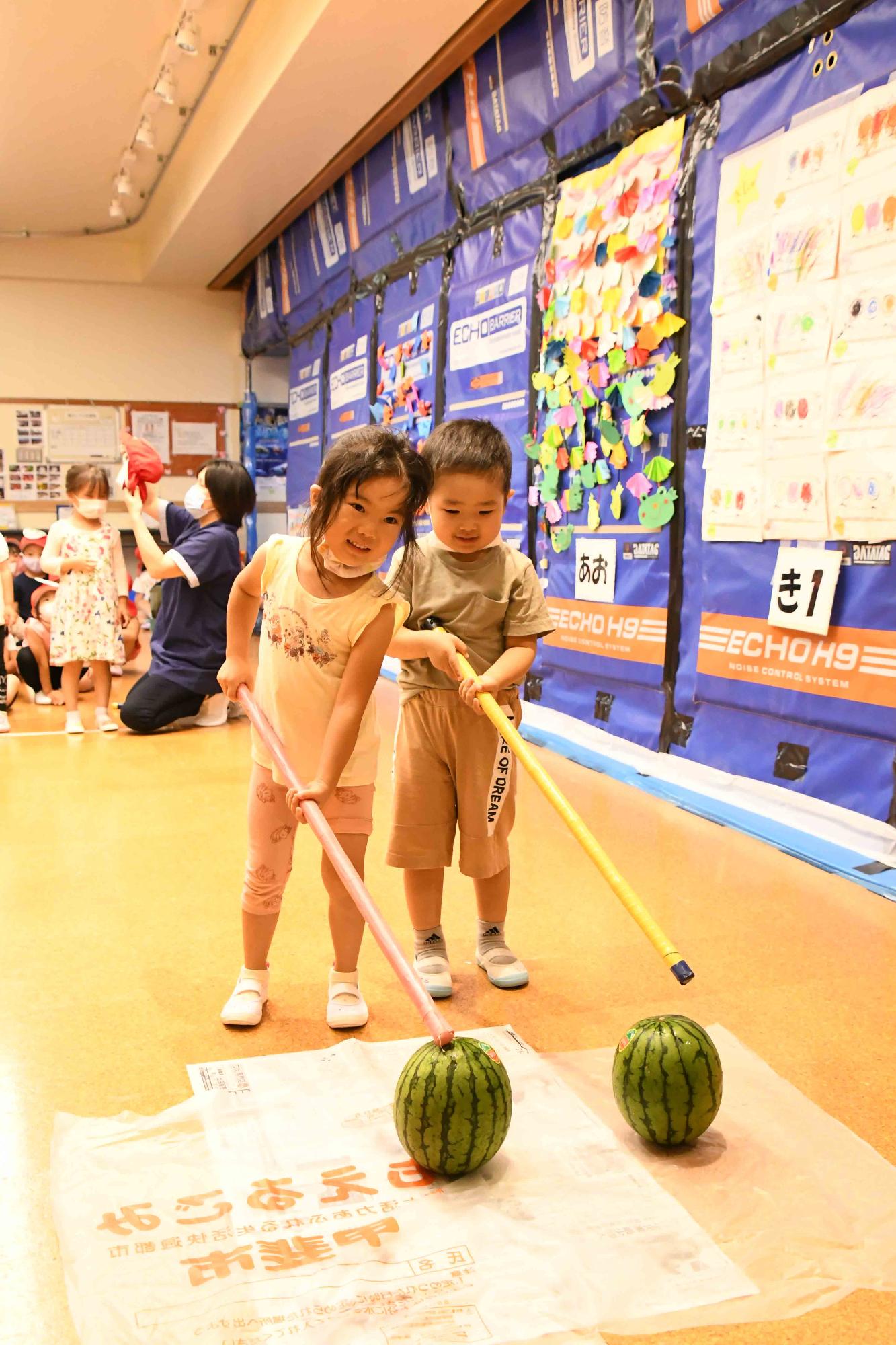 20220704敷島保育園すいか割り