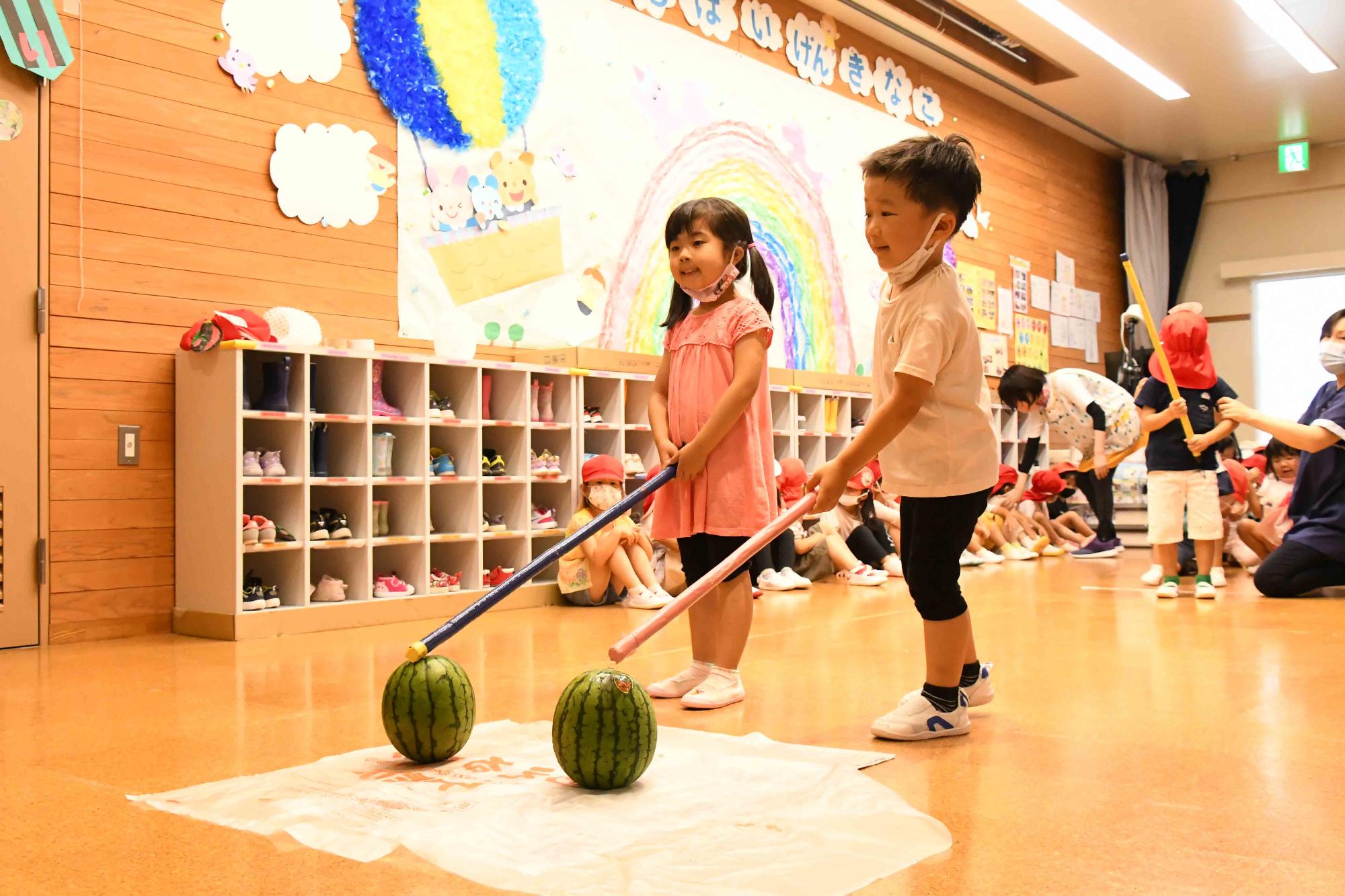 20220704敷島保育園すいか割り