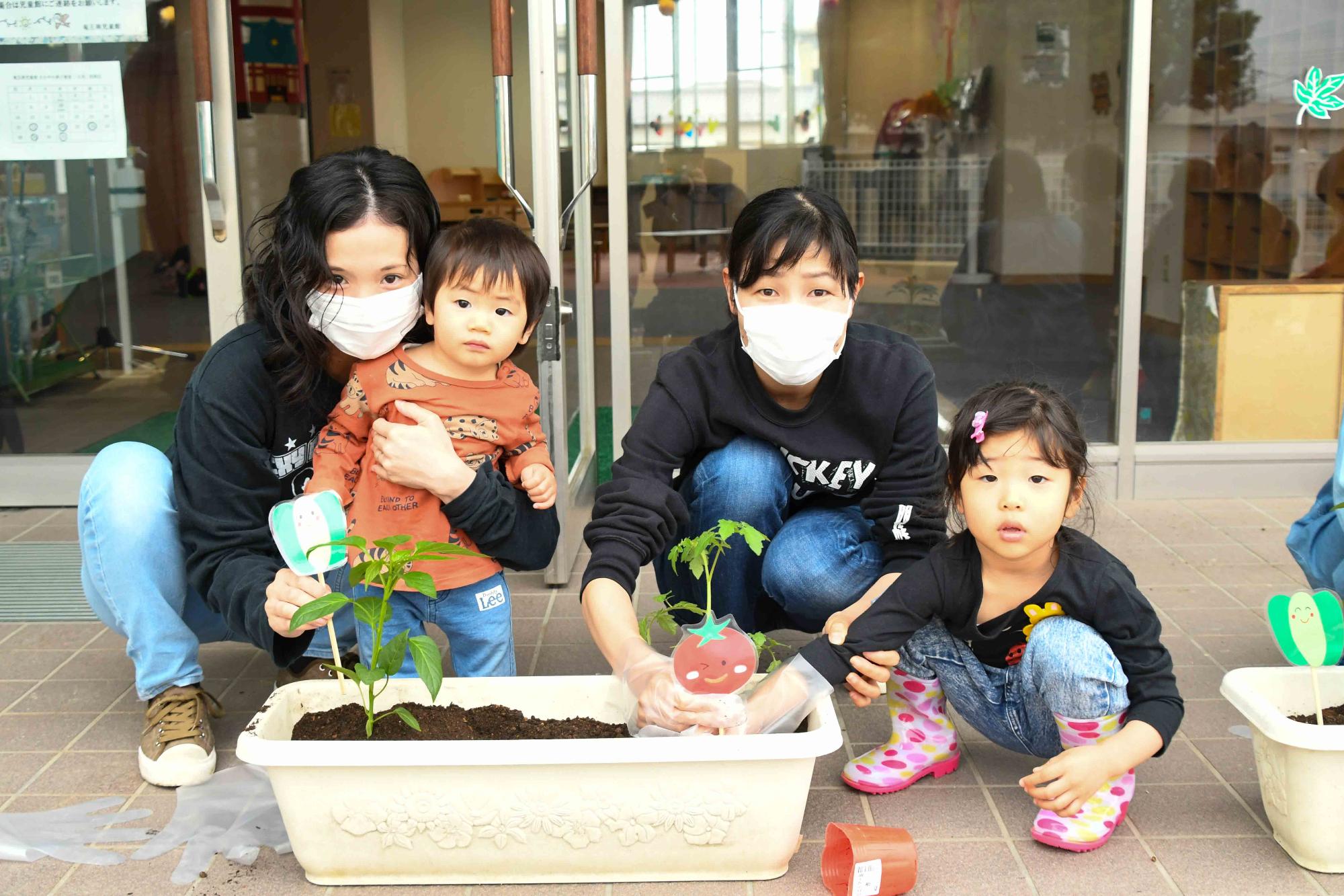 20230523竜王南児童館ミニトマトを植えよう