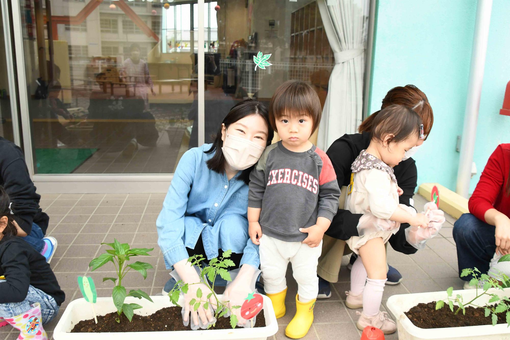 20230523竜王南児童館ミニトマトを植えよう
