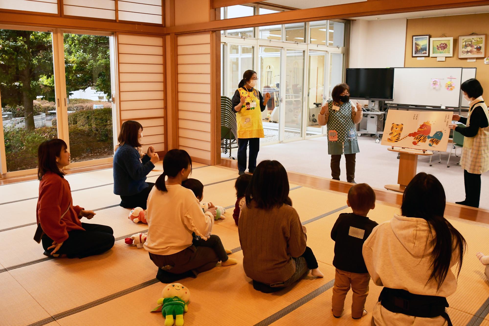 20240221子育てサロンクローバーひな祭り