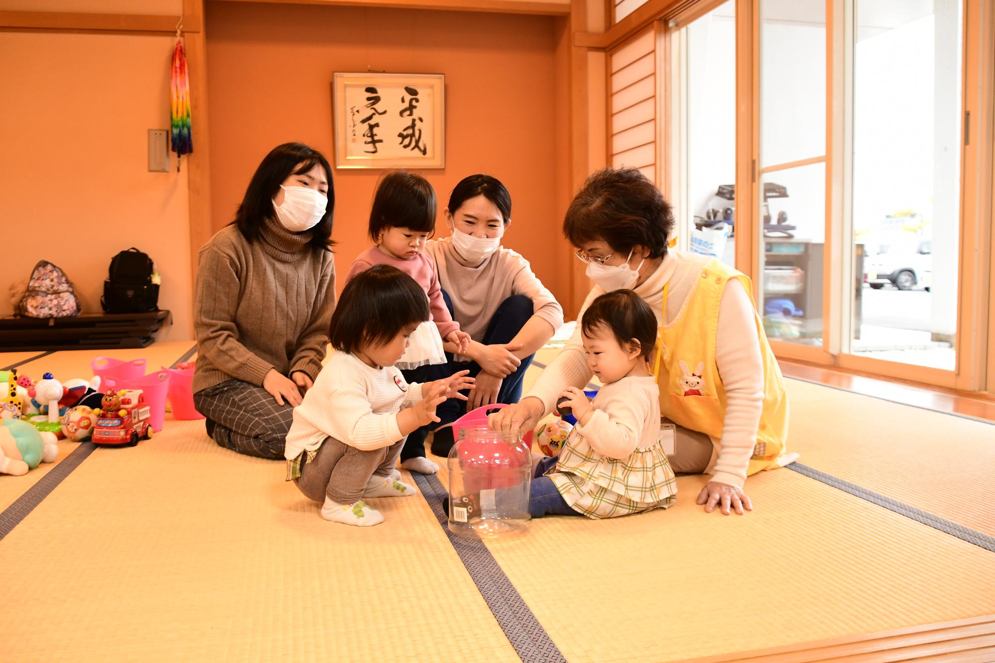 20240221子育てサロンクローバーひな祭り