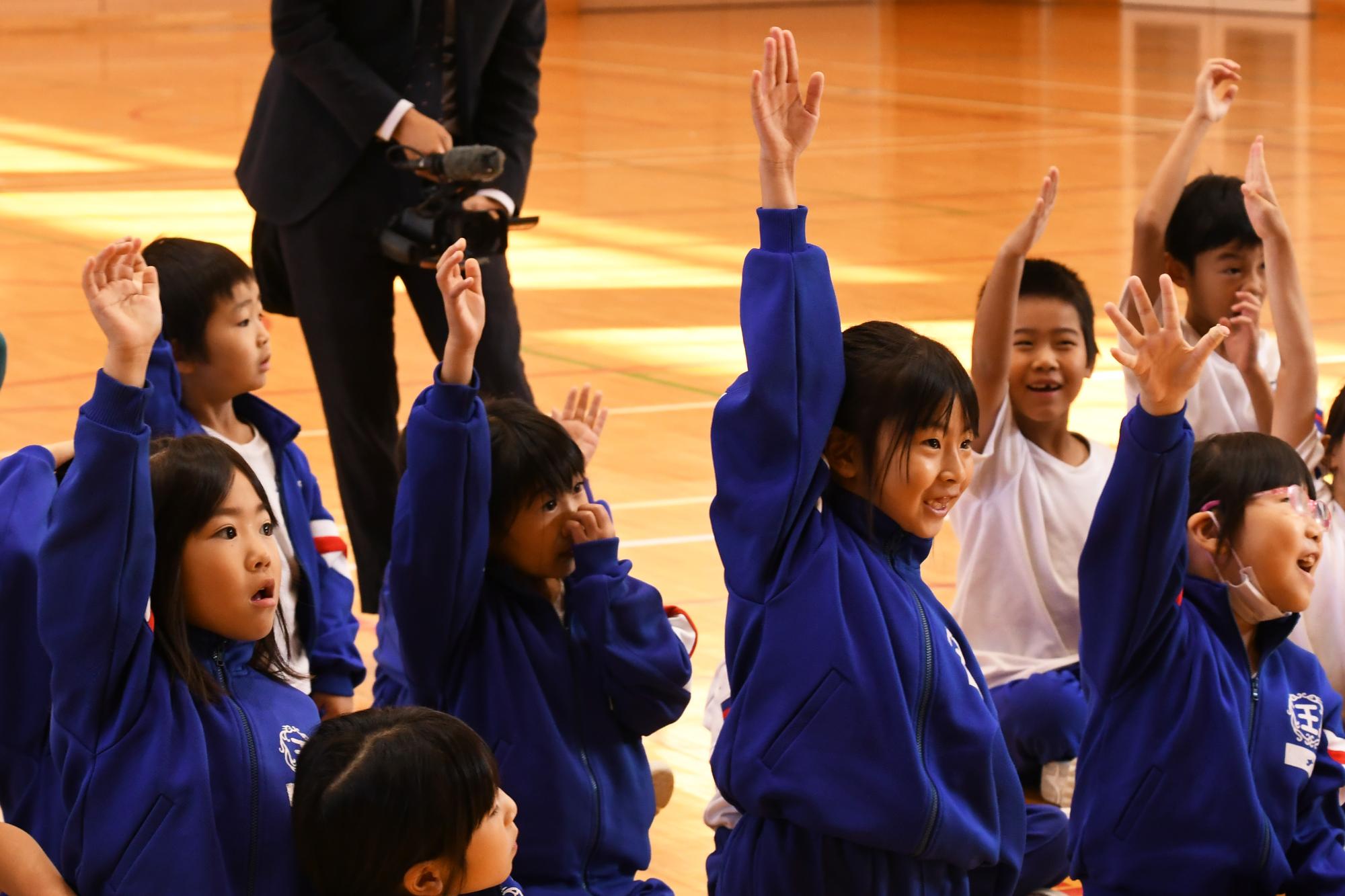 20241031あいさつ運動、字を覚えようキャンペーン