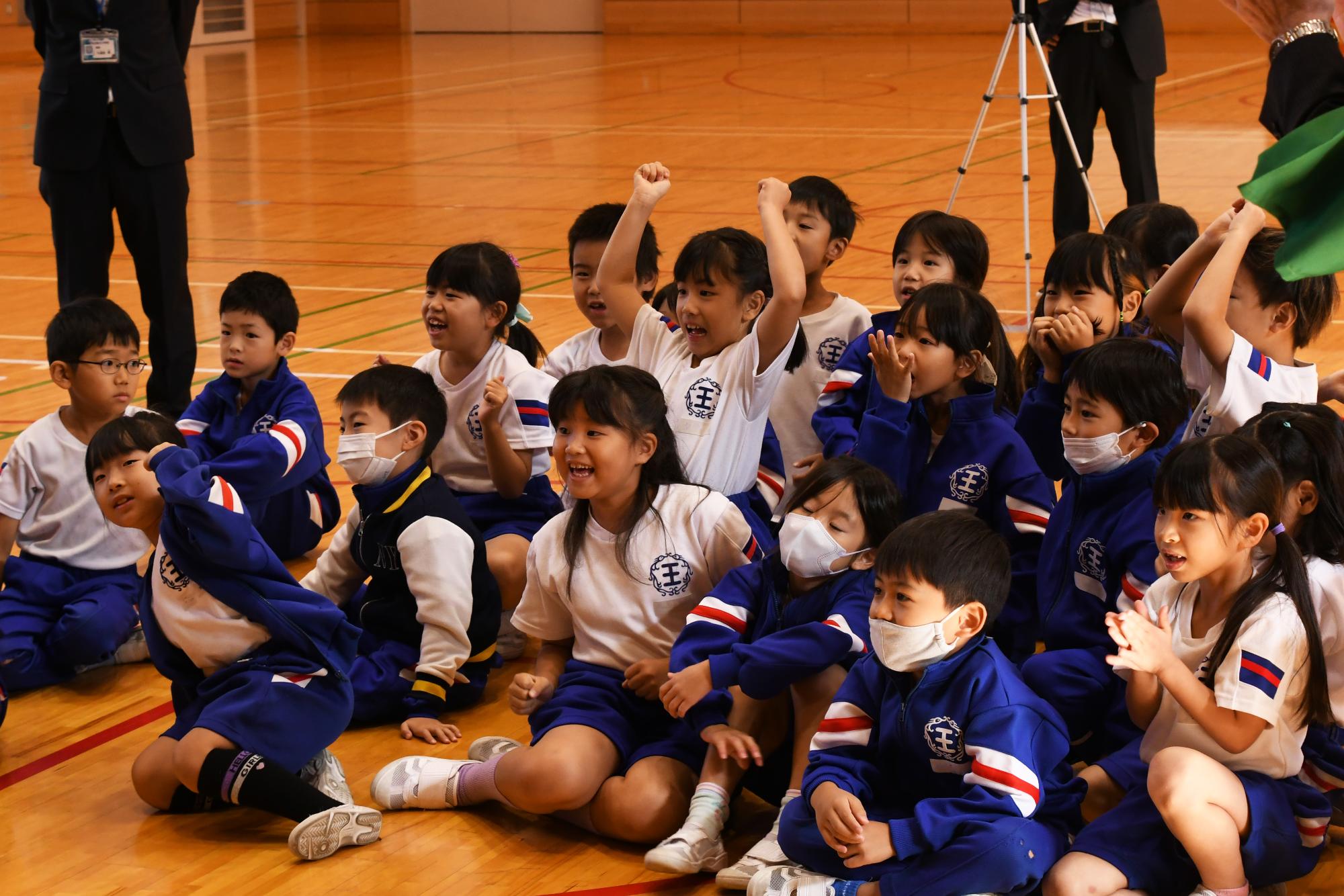 20241031あいさつ運動、字を覚えようキャンペーン