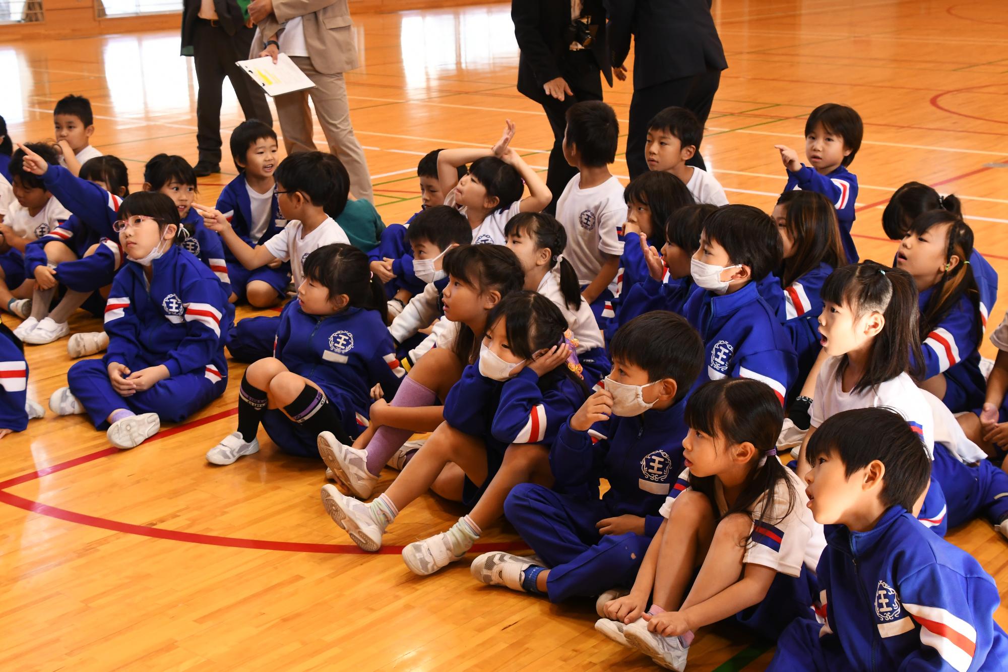 20241031あいさつ運動、字を覚えようキャンペーン