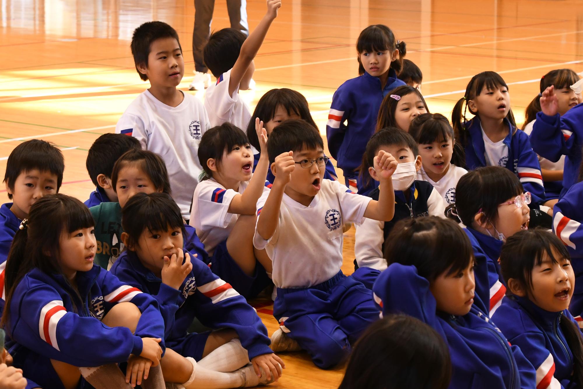 20241031あいさつ運動、字を覚えようキャンペーン