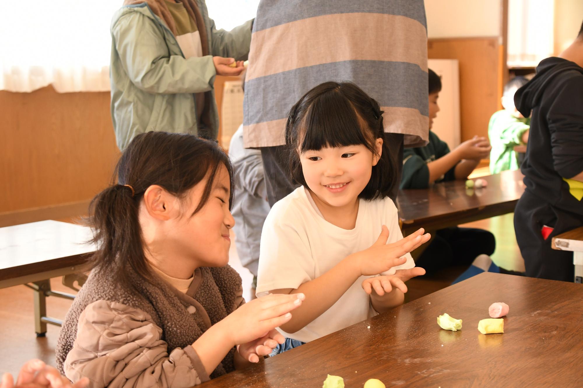 20250109双葉西児童館まゆ玉作り