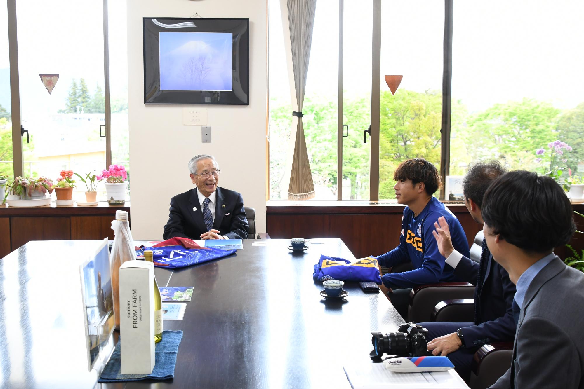 20250423ヴァンフォーレ甲府の選手が甲斐市を表敬訪問