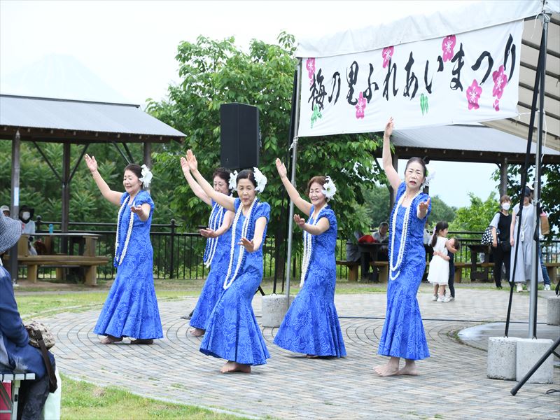 フラダンスでハワイ気分