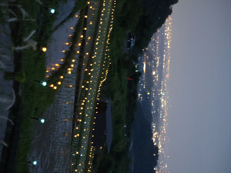 甲斐市の夏の風物詩、棚田のイルミネーション