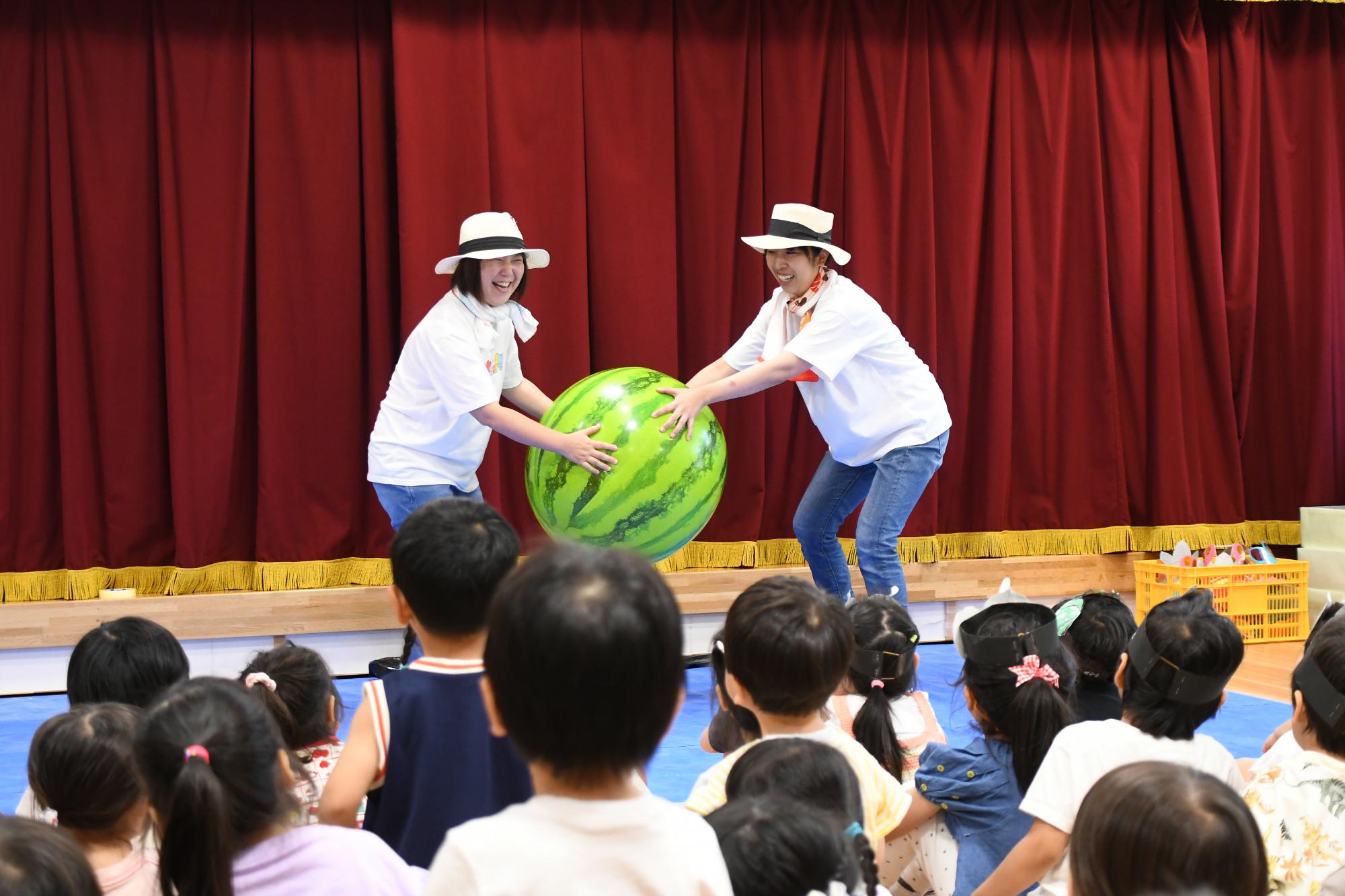 20250724双葉西保育園すいか割り