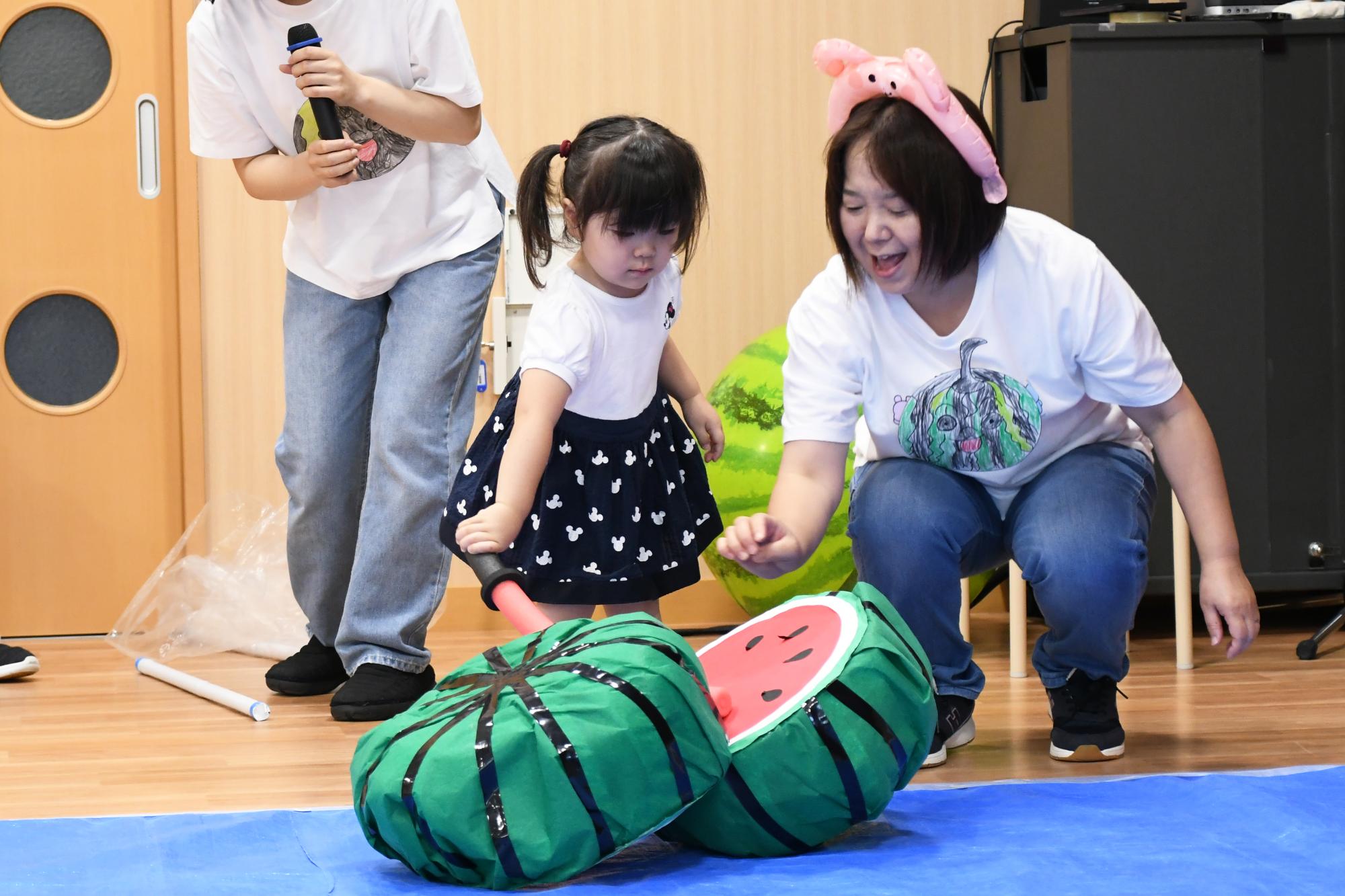 20250724双葉西保育園すいか割り