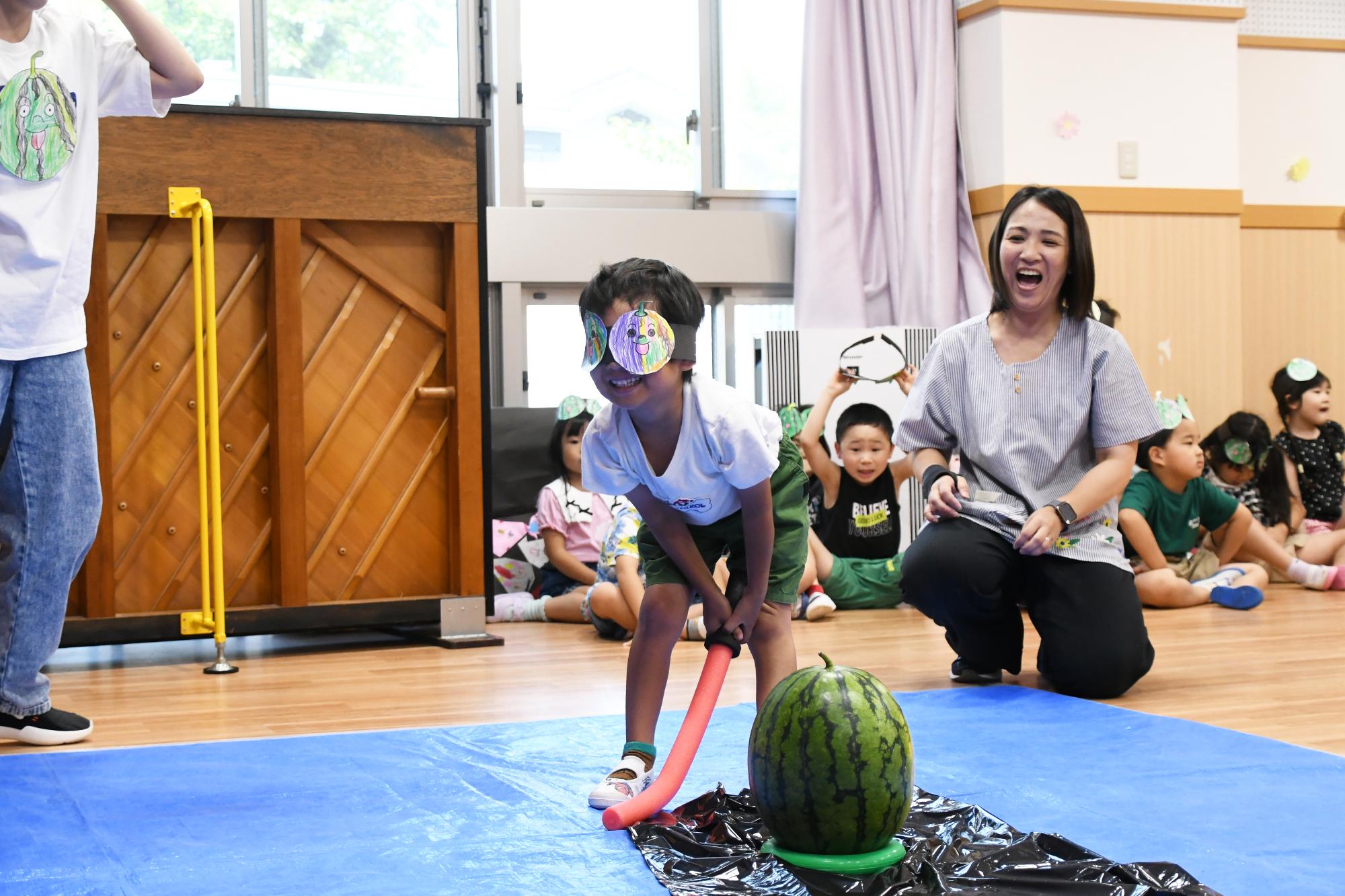 20250724双葉西保育園すいか割り