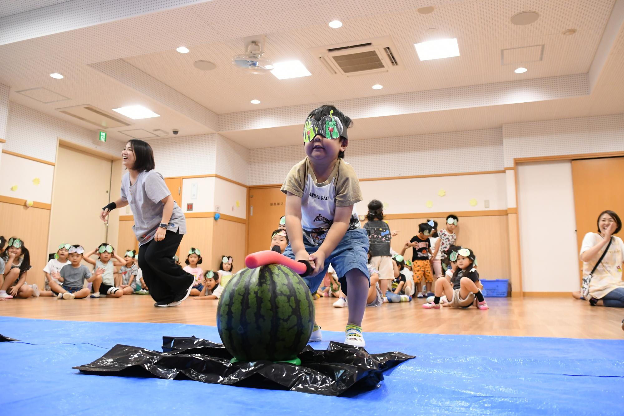 20250724双葉西保育園すいか割り