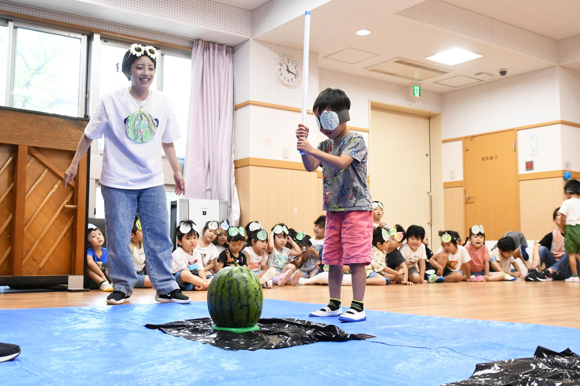 20250724双葉西保育園すいか割り