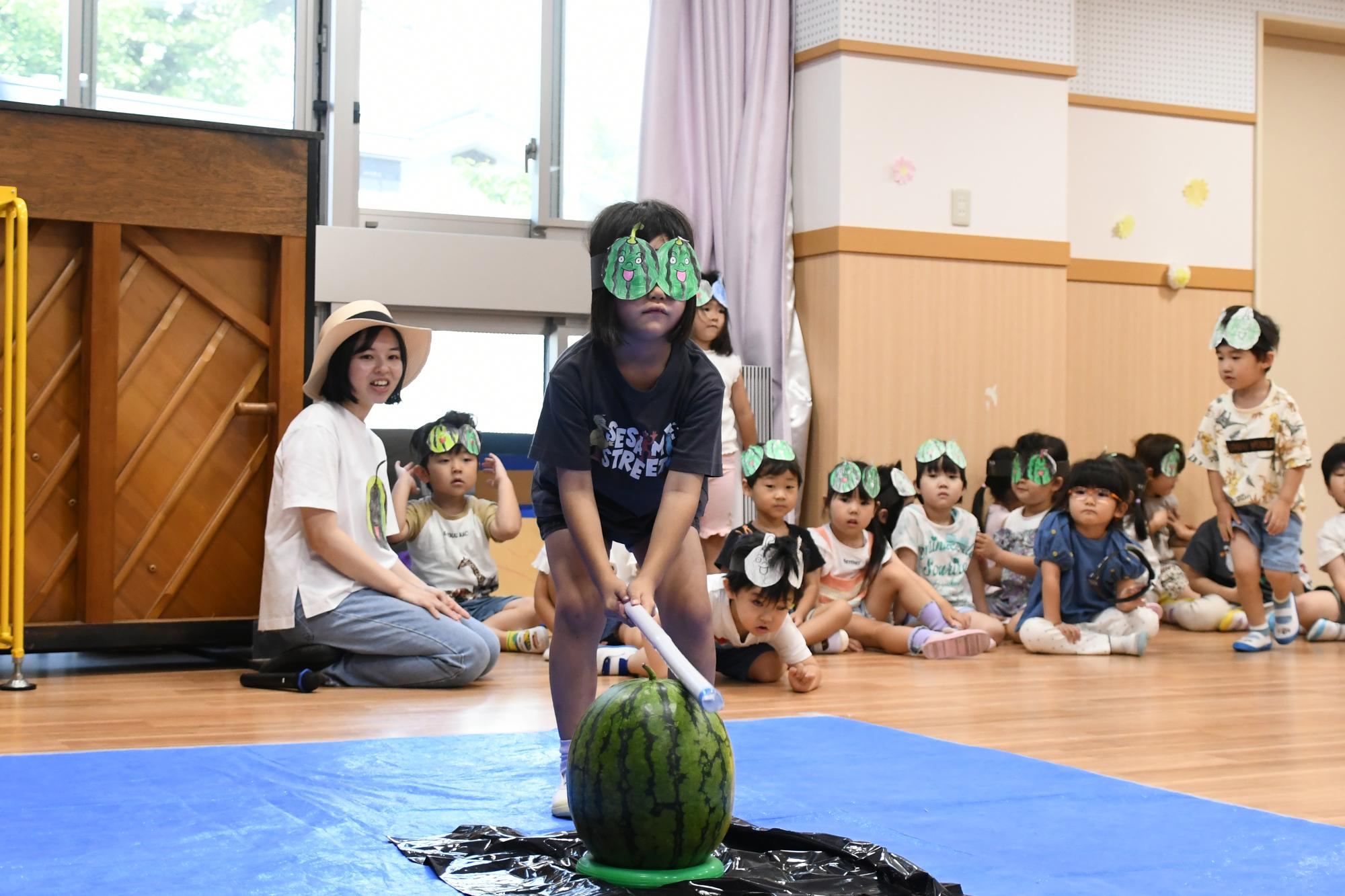 20250724双葉西保育園すいか割り