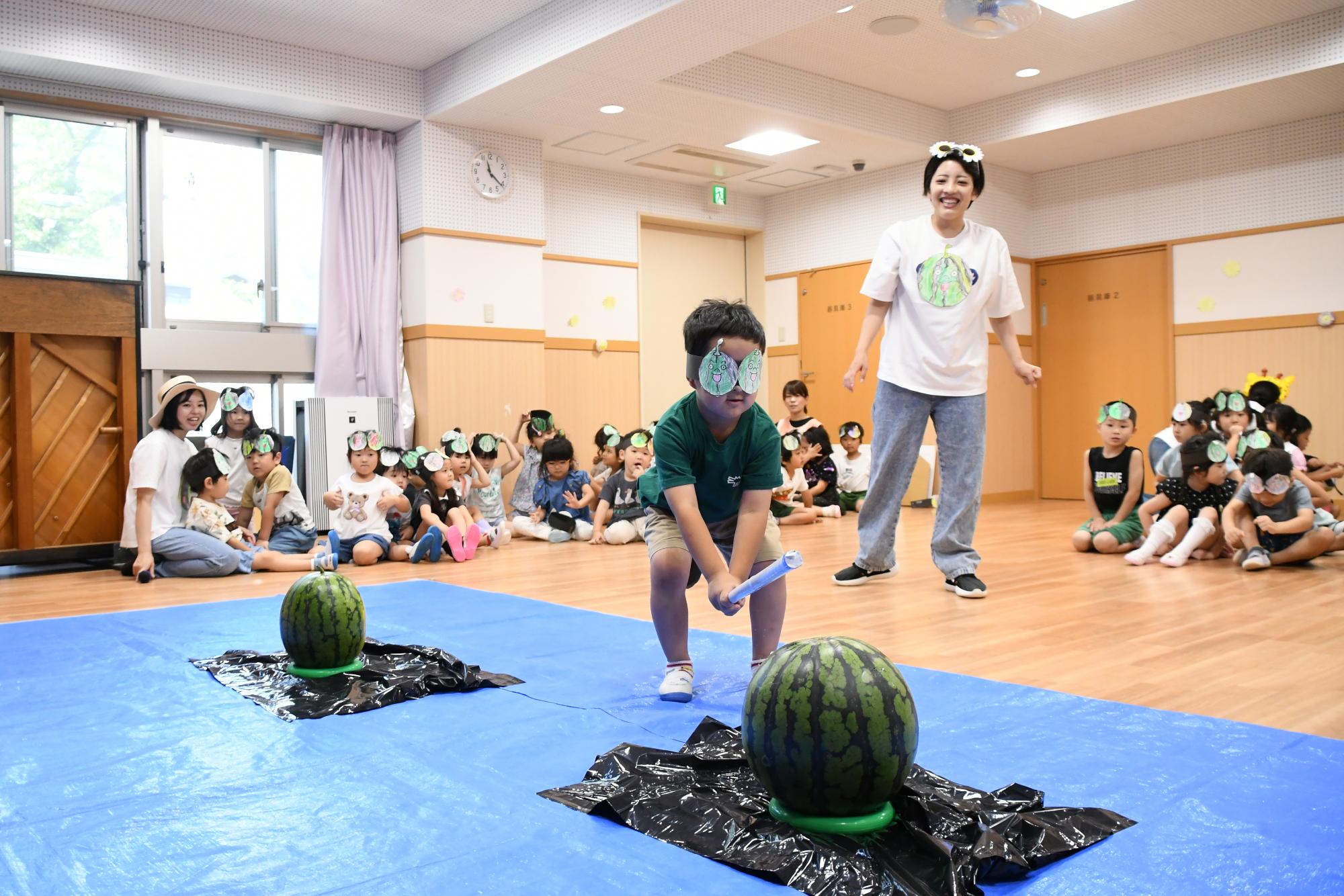 20250724双葉西保育園すいか割り